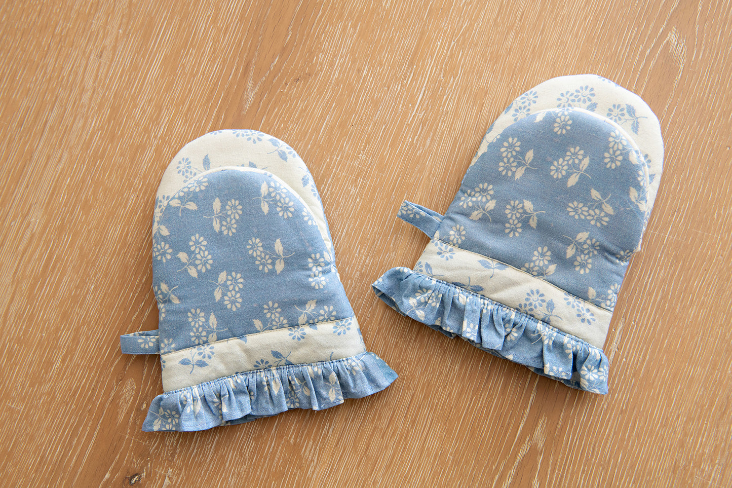 Ditsy Daisy Mini Potholder Mitts, Set of 2