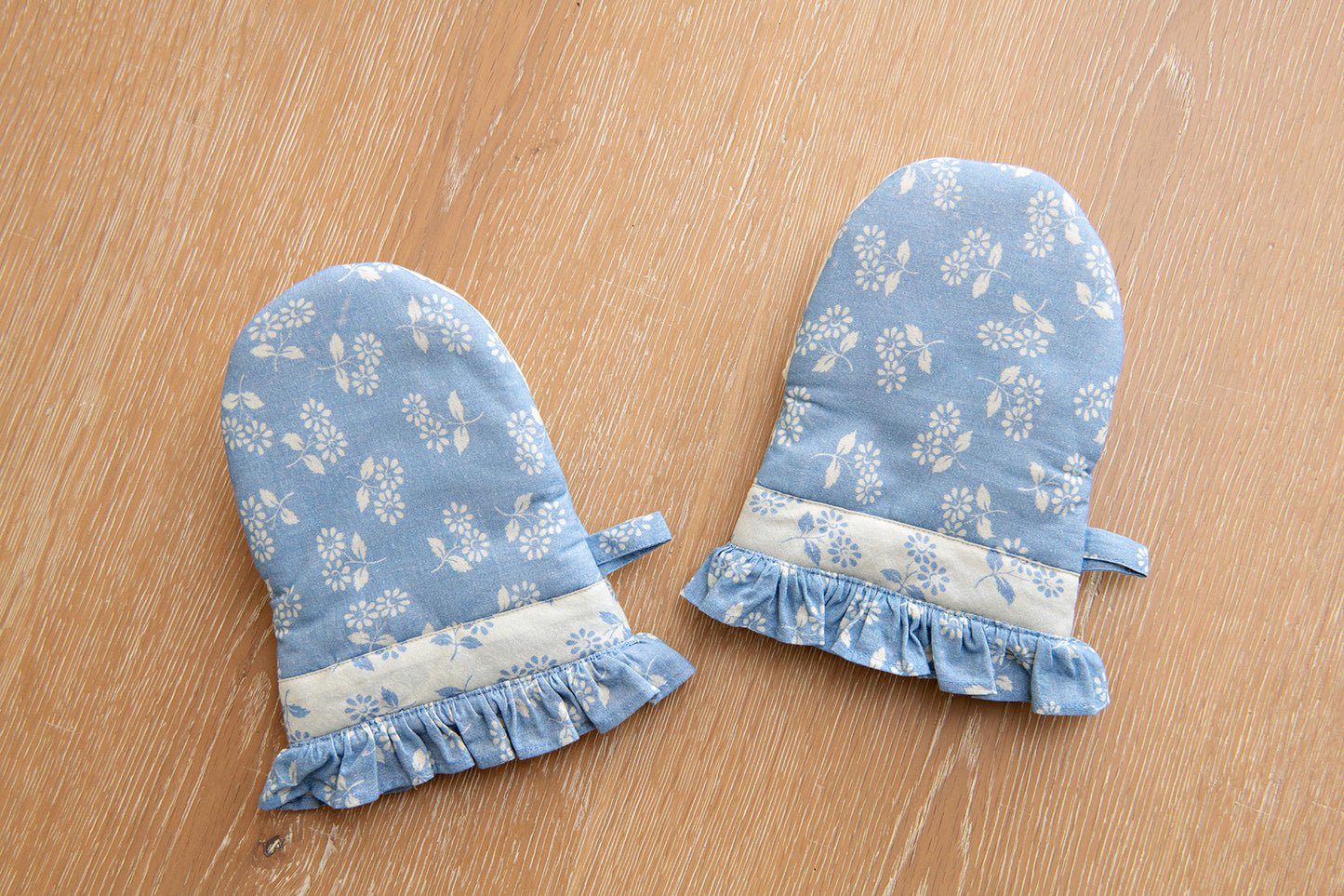 Ditsy Daisy Mini Potholder Mitts, Set of 2