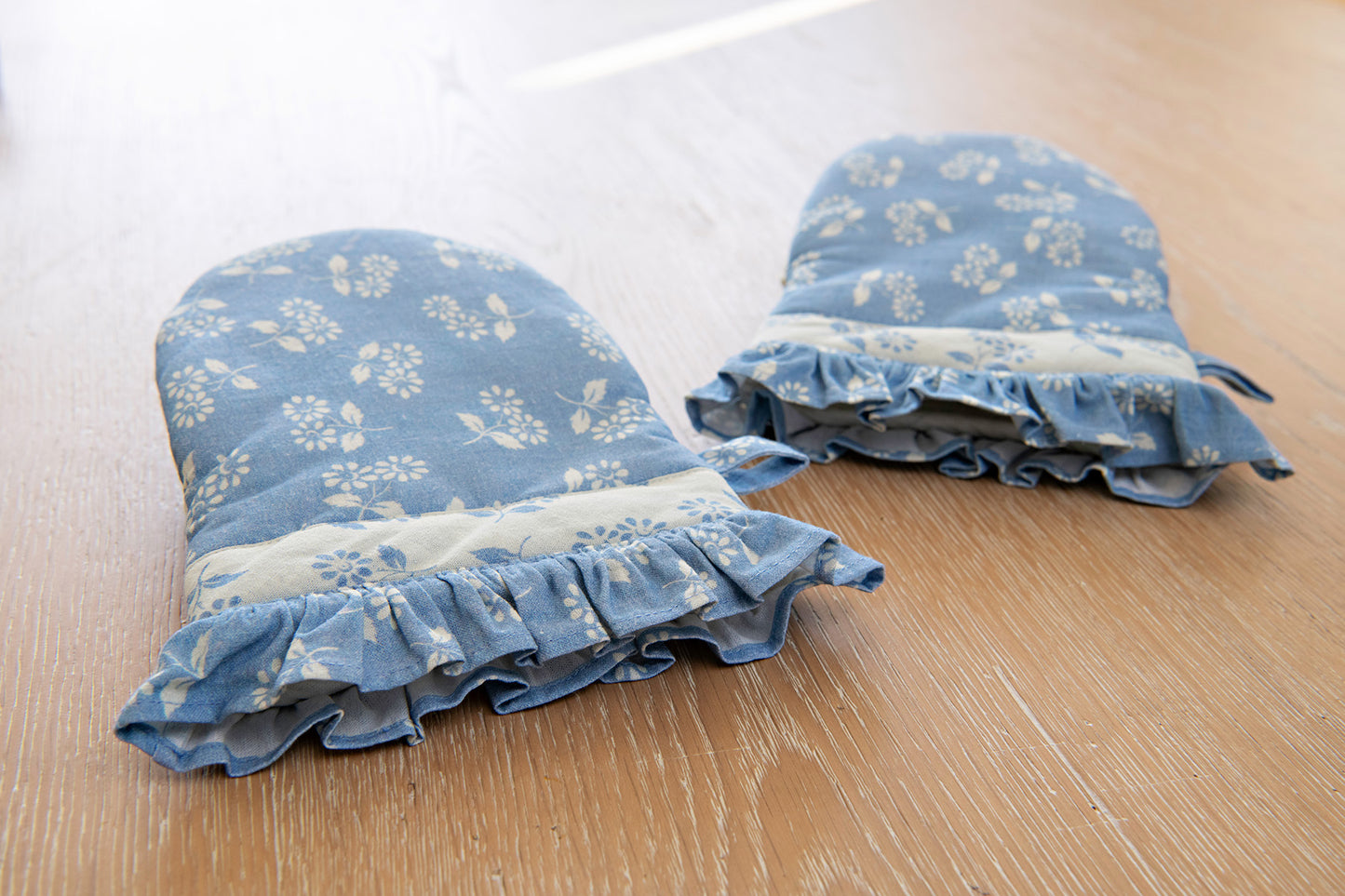 Ditsy Daisy Mini Potholder Mitts, Set of 2