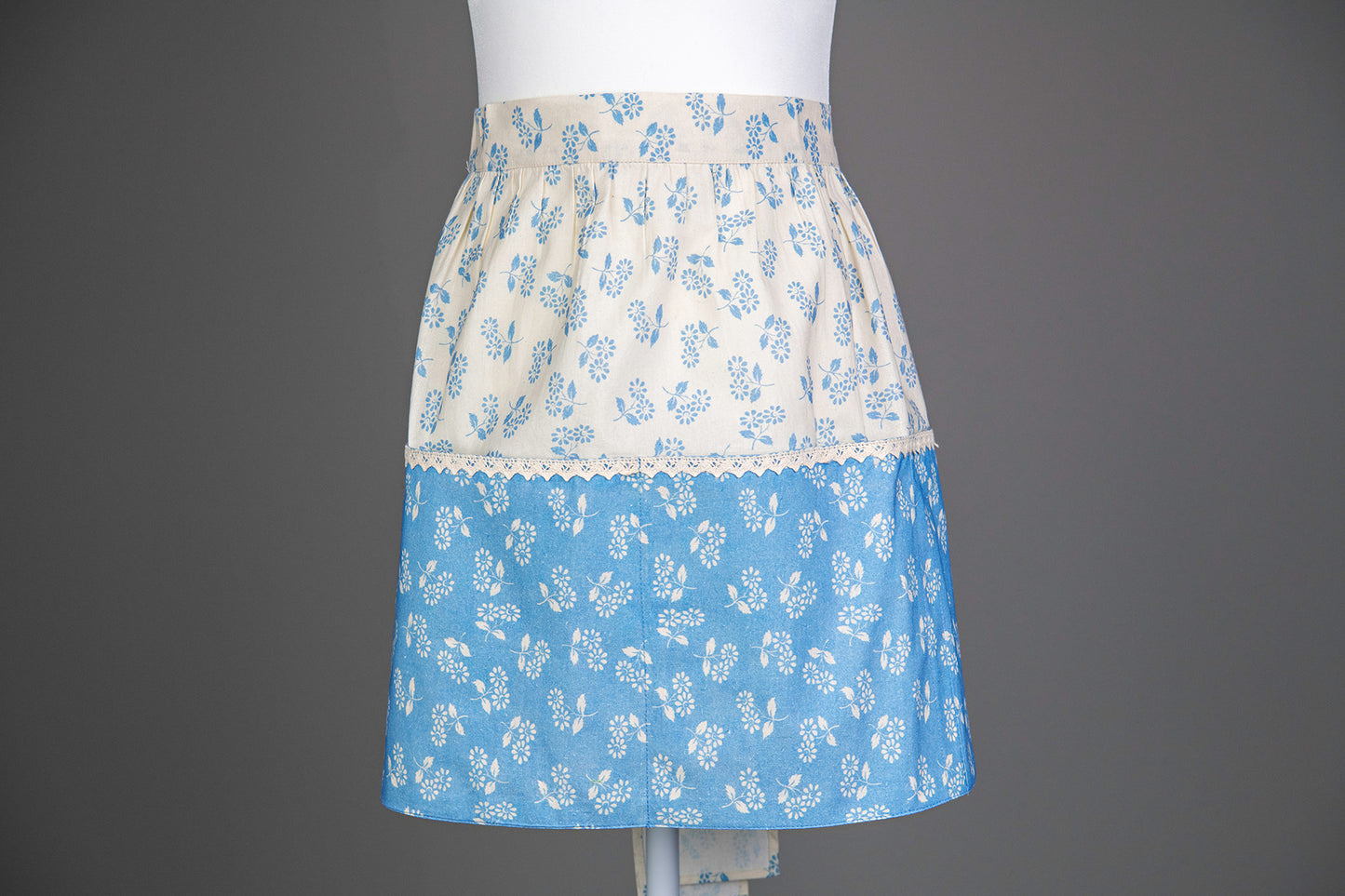 Ditsy Daisy Gathering Half Apron
