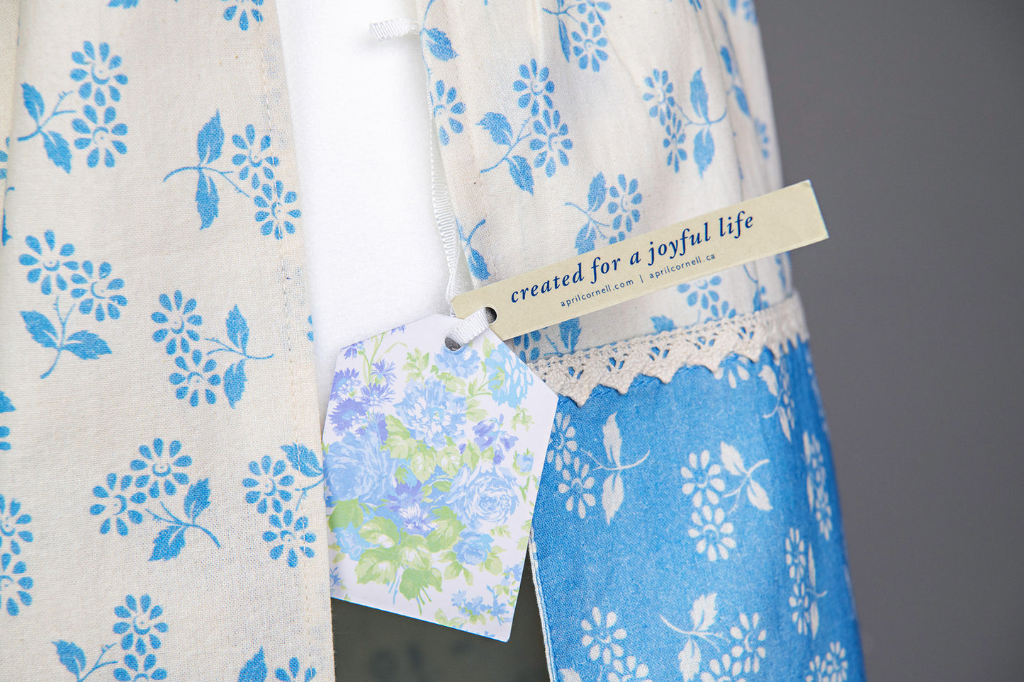 Ditsy Daisy Gathering Half Apron