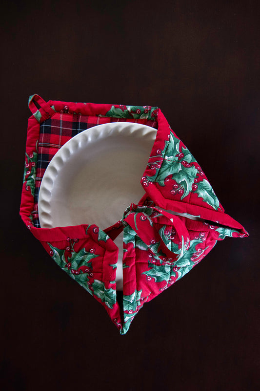 Easy As Pie Happy Holly-Days Pie Carrier in Red