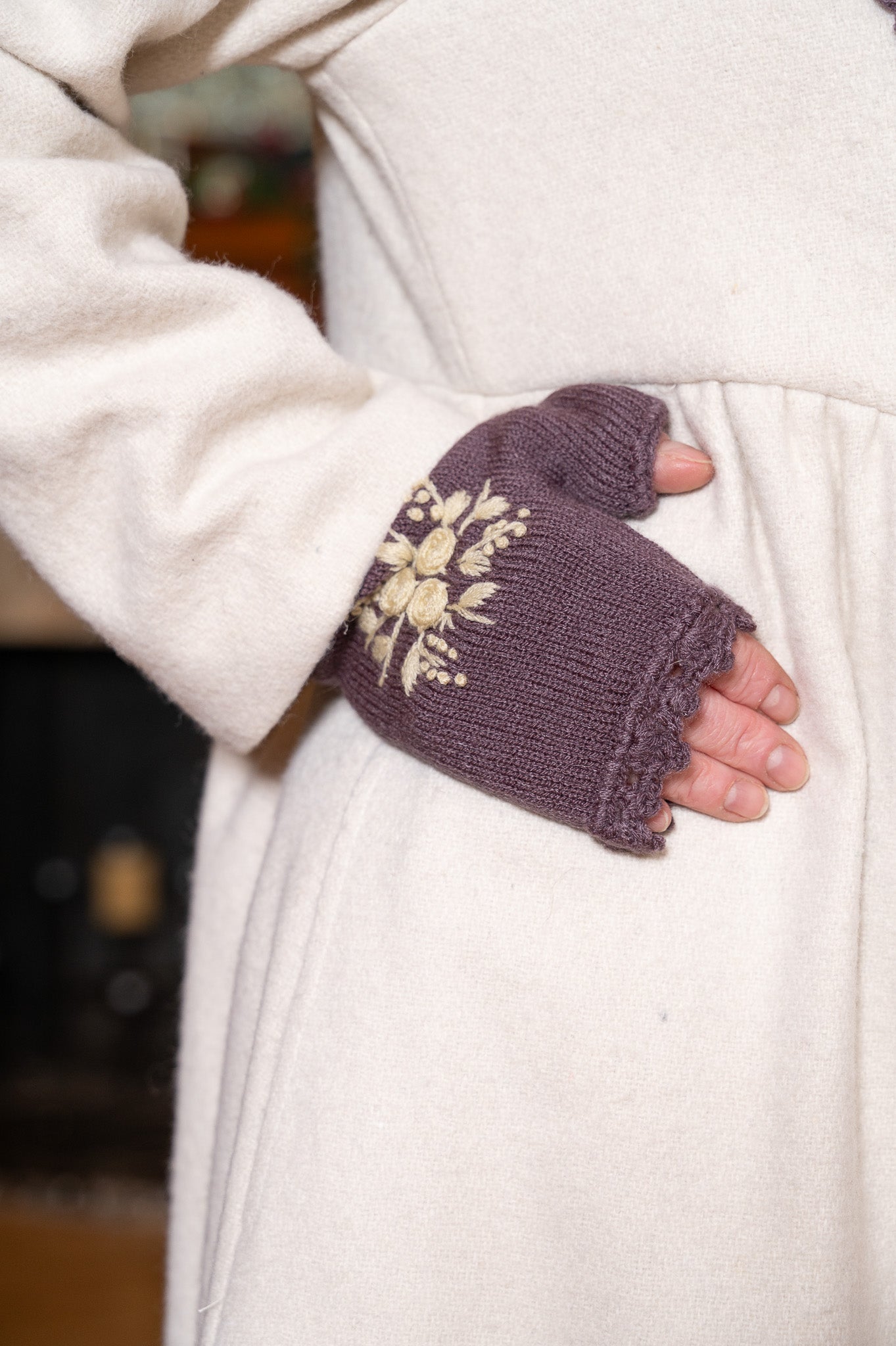 Belle Fingerless Gloves in Amethyst