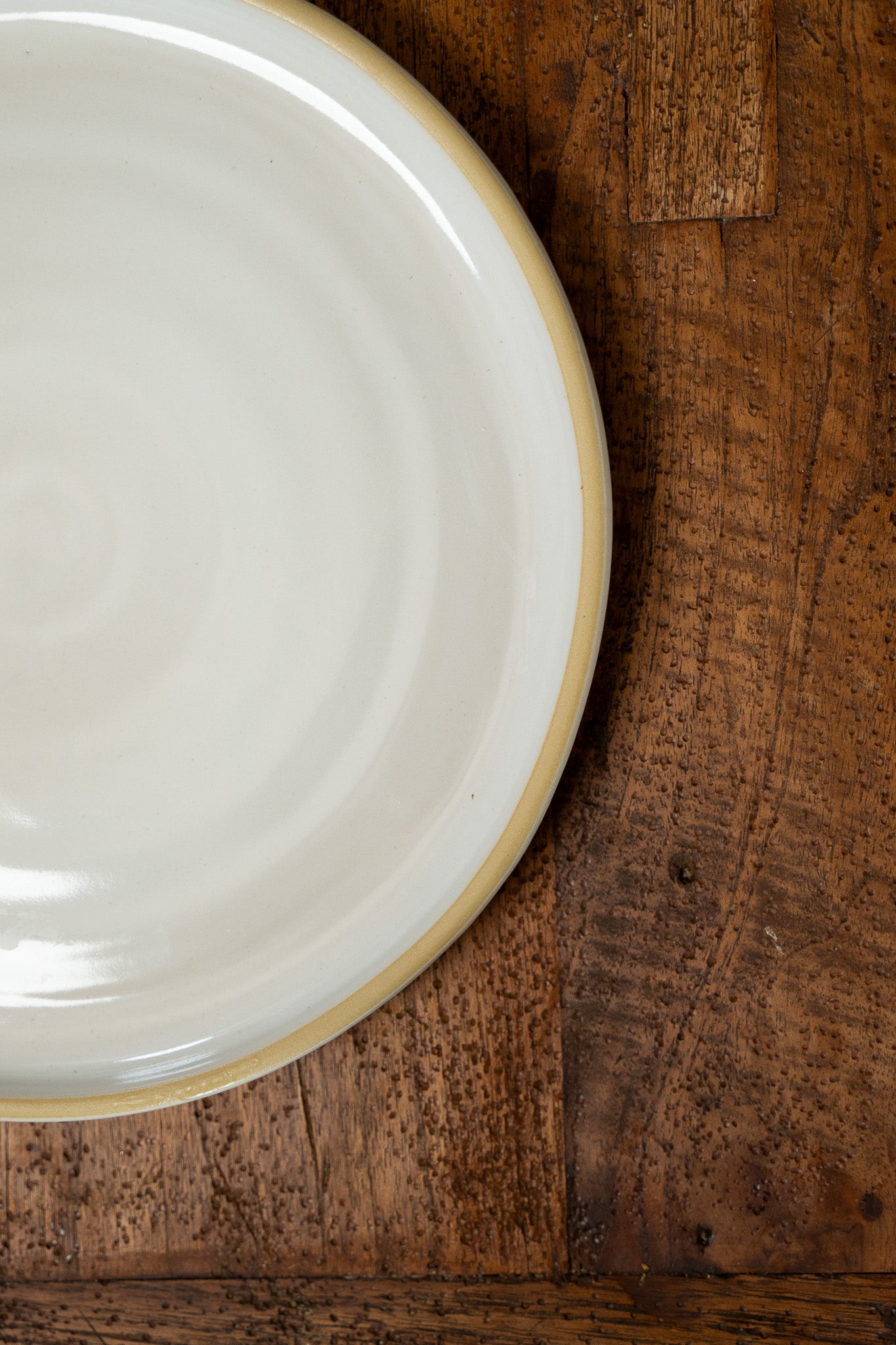The Brookline Dinner Plate in Ivory