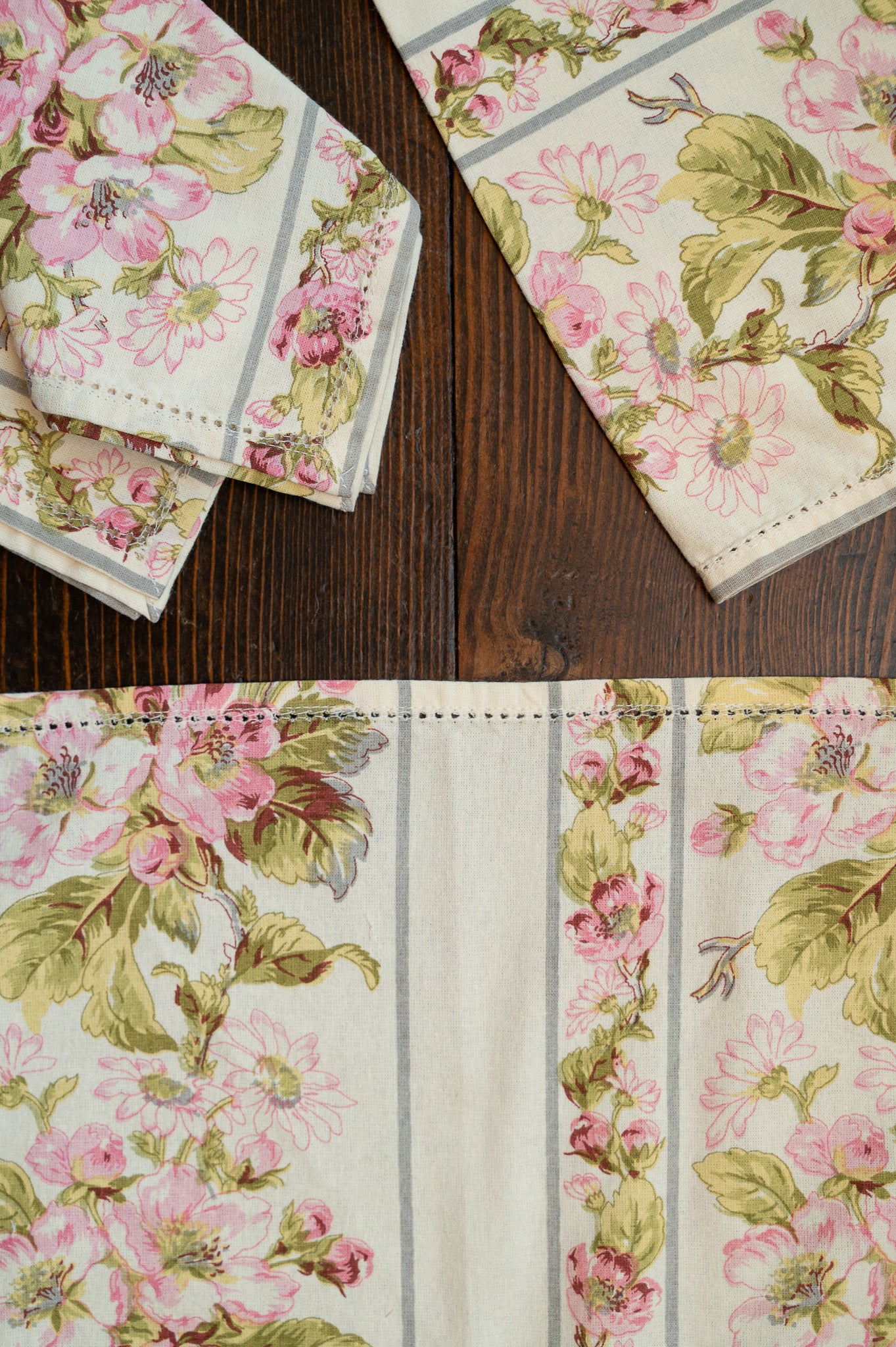 Apple Blossom Luncheon Napkins, Set of 4