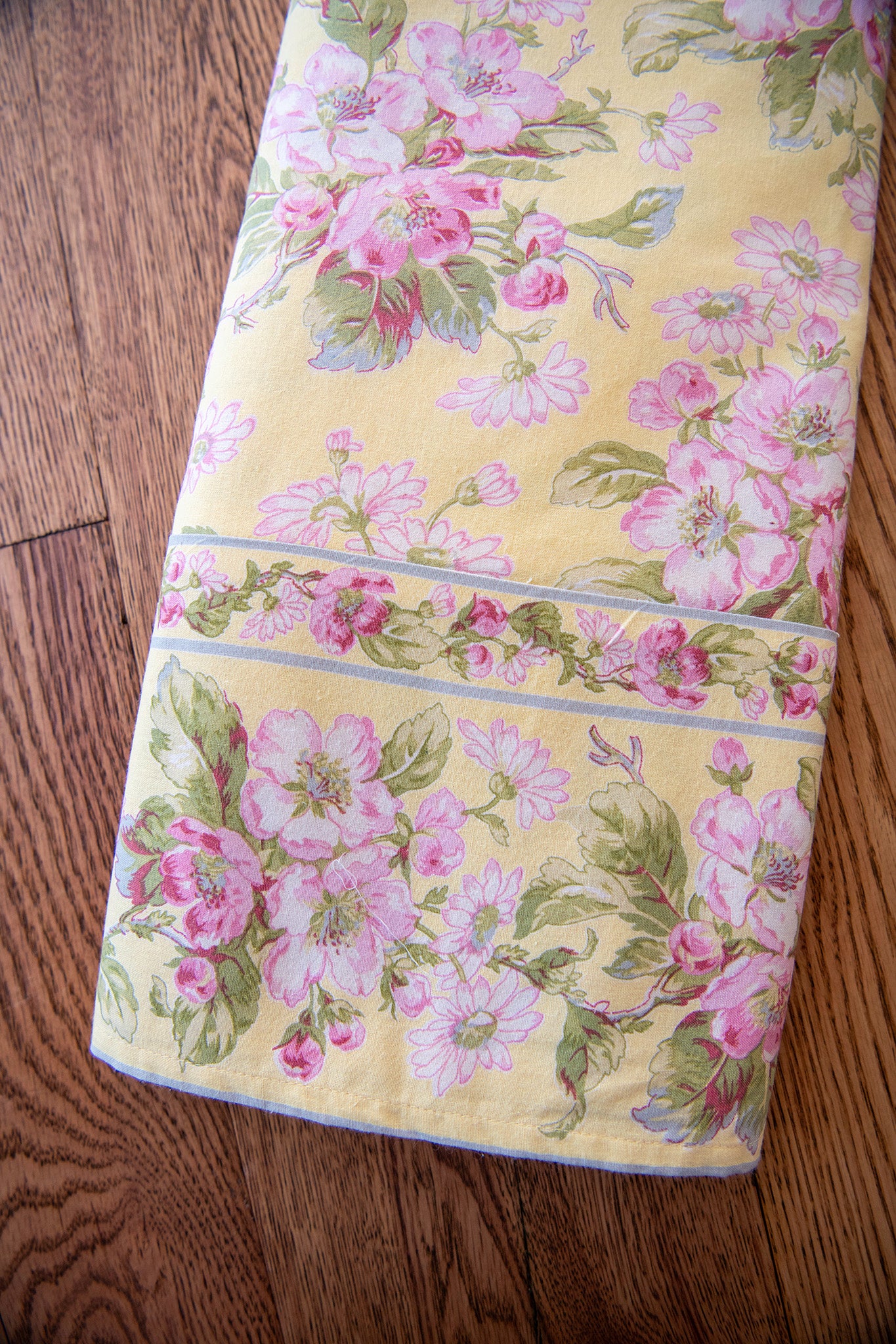 Apple Blossom Tablecloth, 60x90