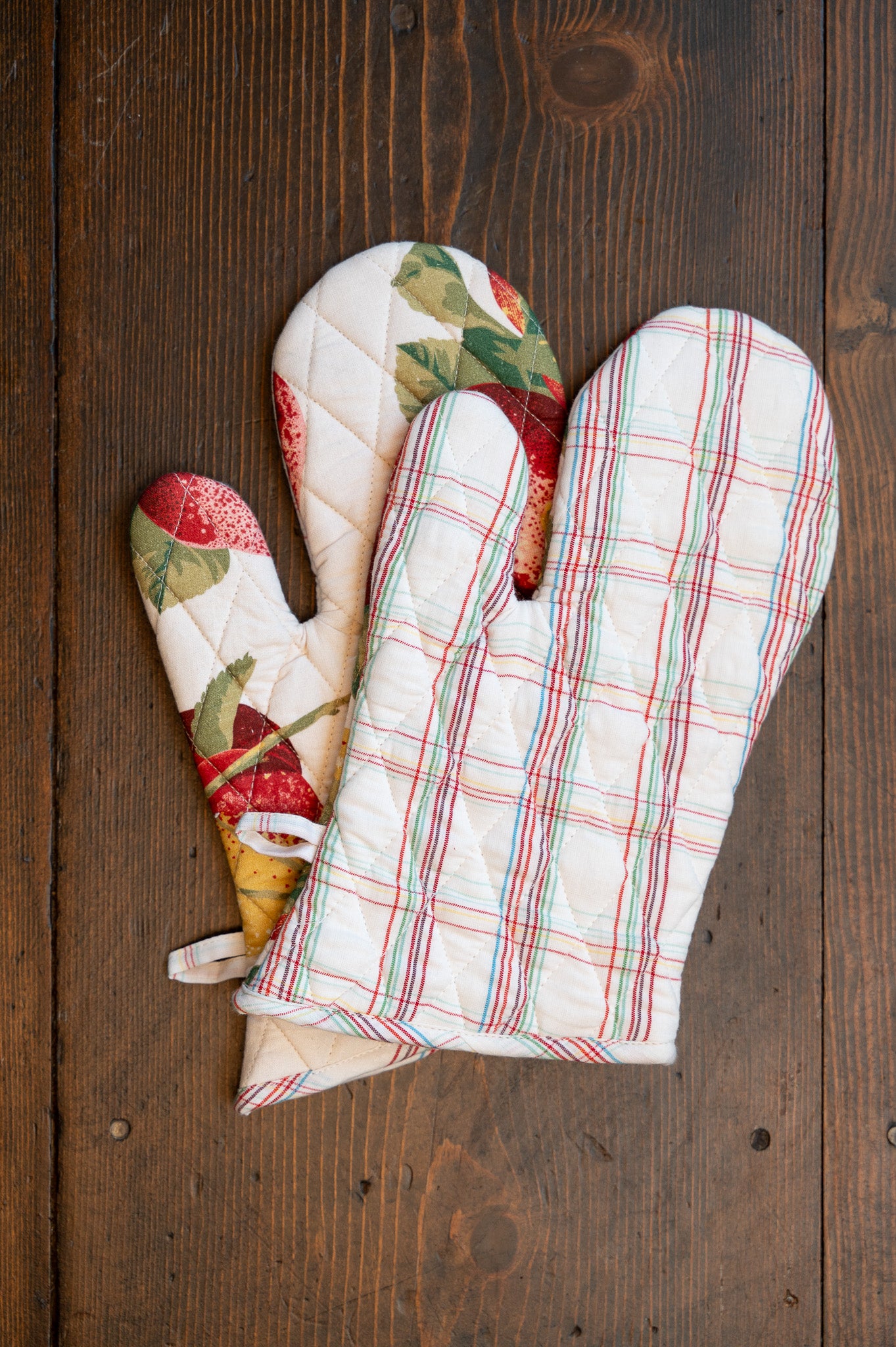Apple Oven Mitt Set of 2