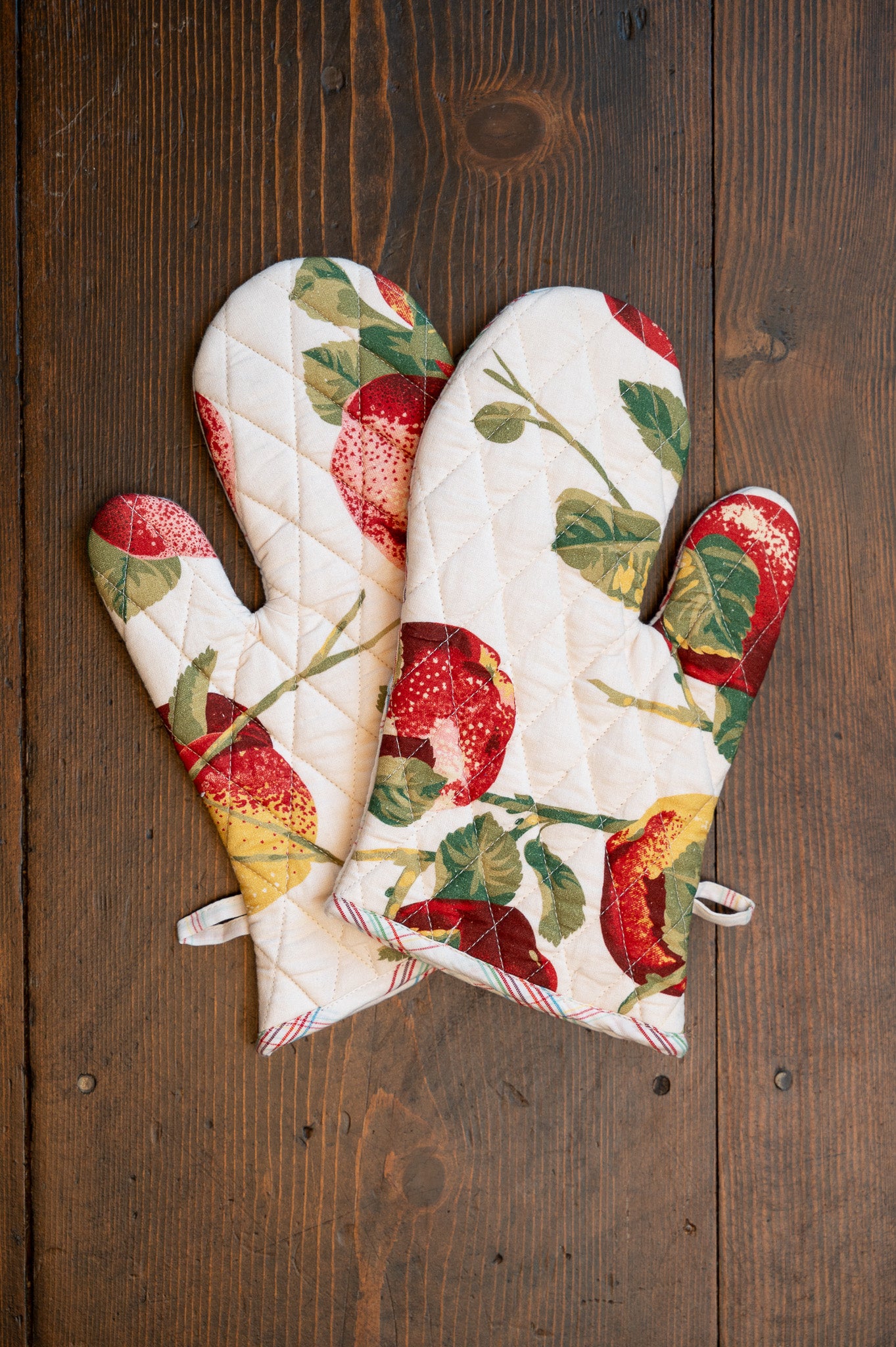 Apple Oven Mitt Set of 2