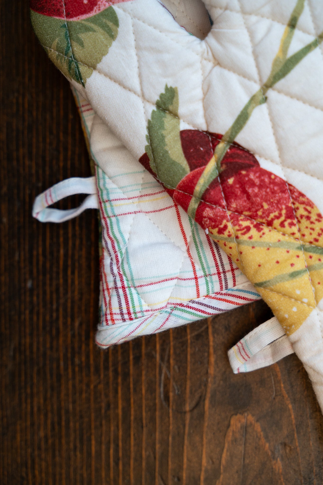 Apple Oven Mitt Set of 2