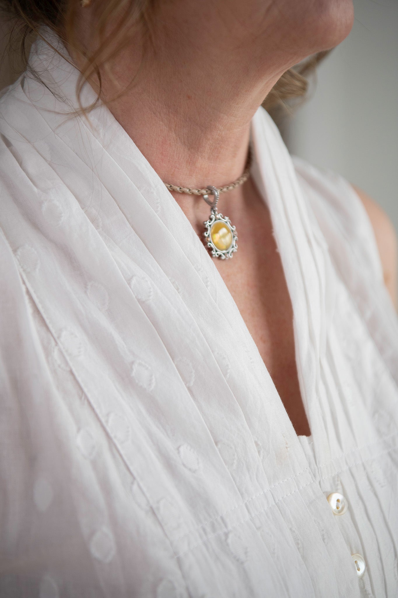 Cameo Sleeveless Blouse in White
