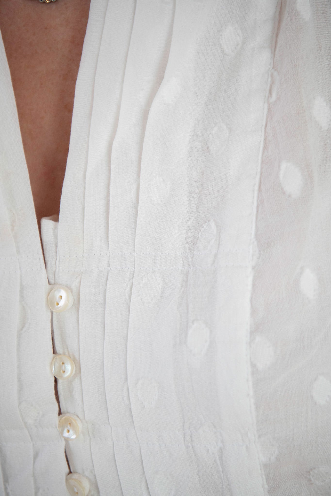 Cameo Sleeveless Blouse in White