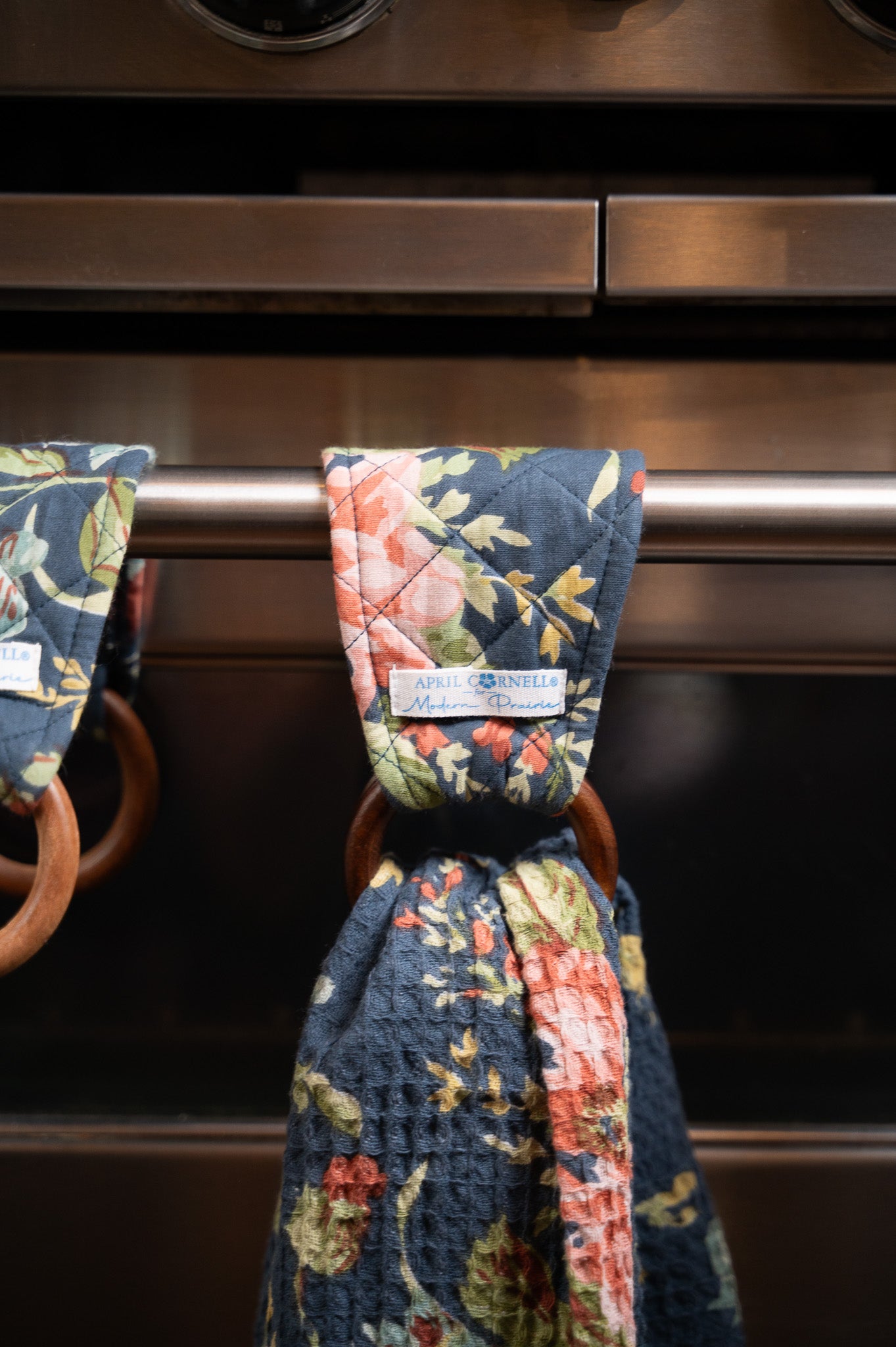 Eternal Rose Tea Towel + Set of 3 Wooden Loop Hangers