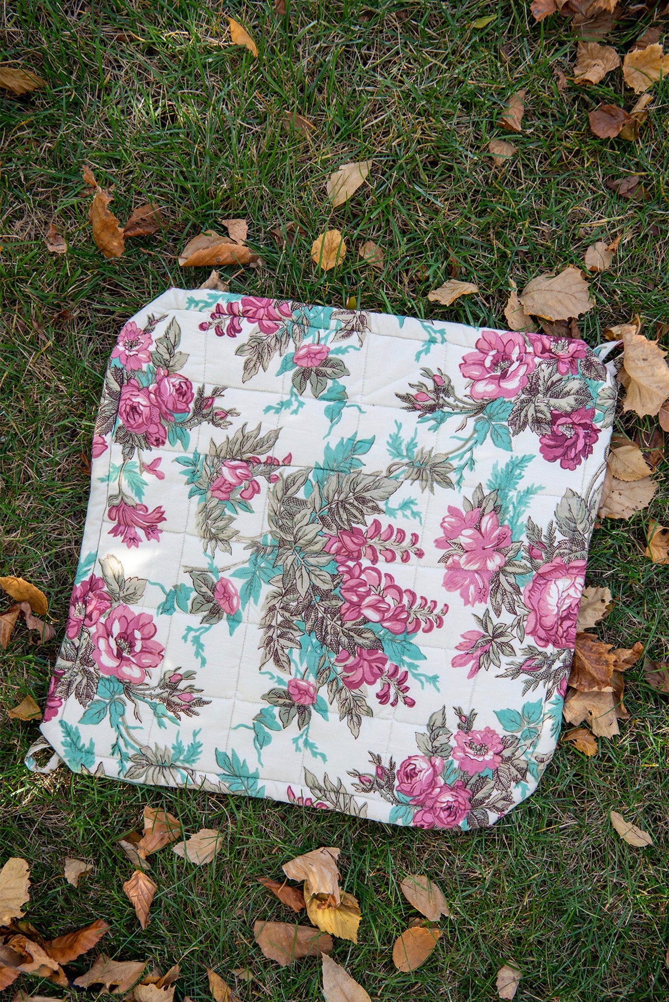 Easy As Pie Carrier in Ma Cherie Floral