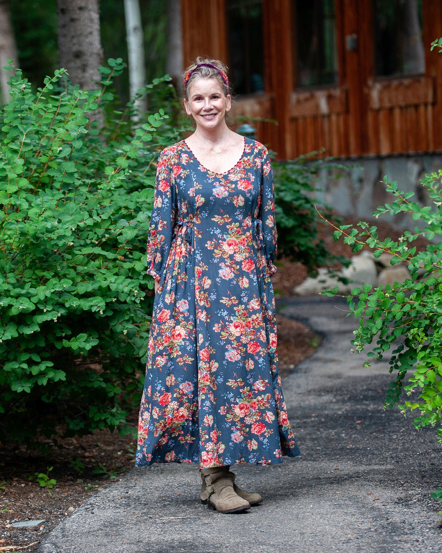 Victorian Rose Dress in Navy
