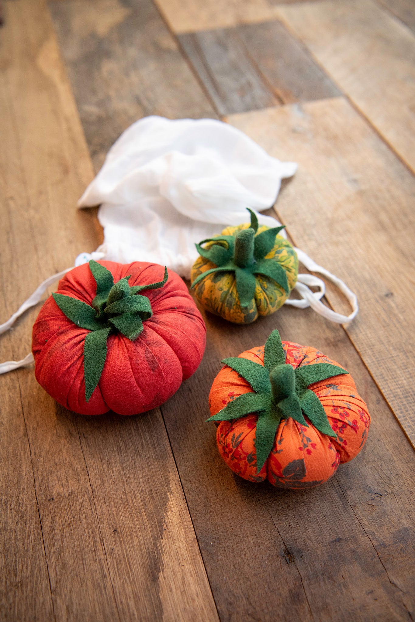 Stuffed Tomatoes Pin Cushions, Set of 3