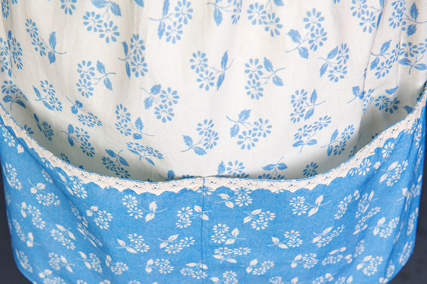 Ditsy Daisy Gathering Half Apron