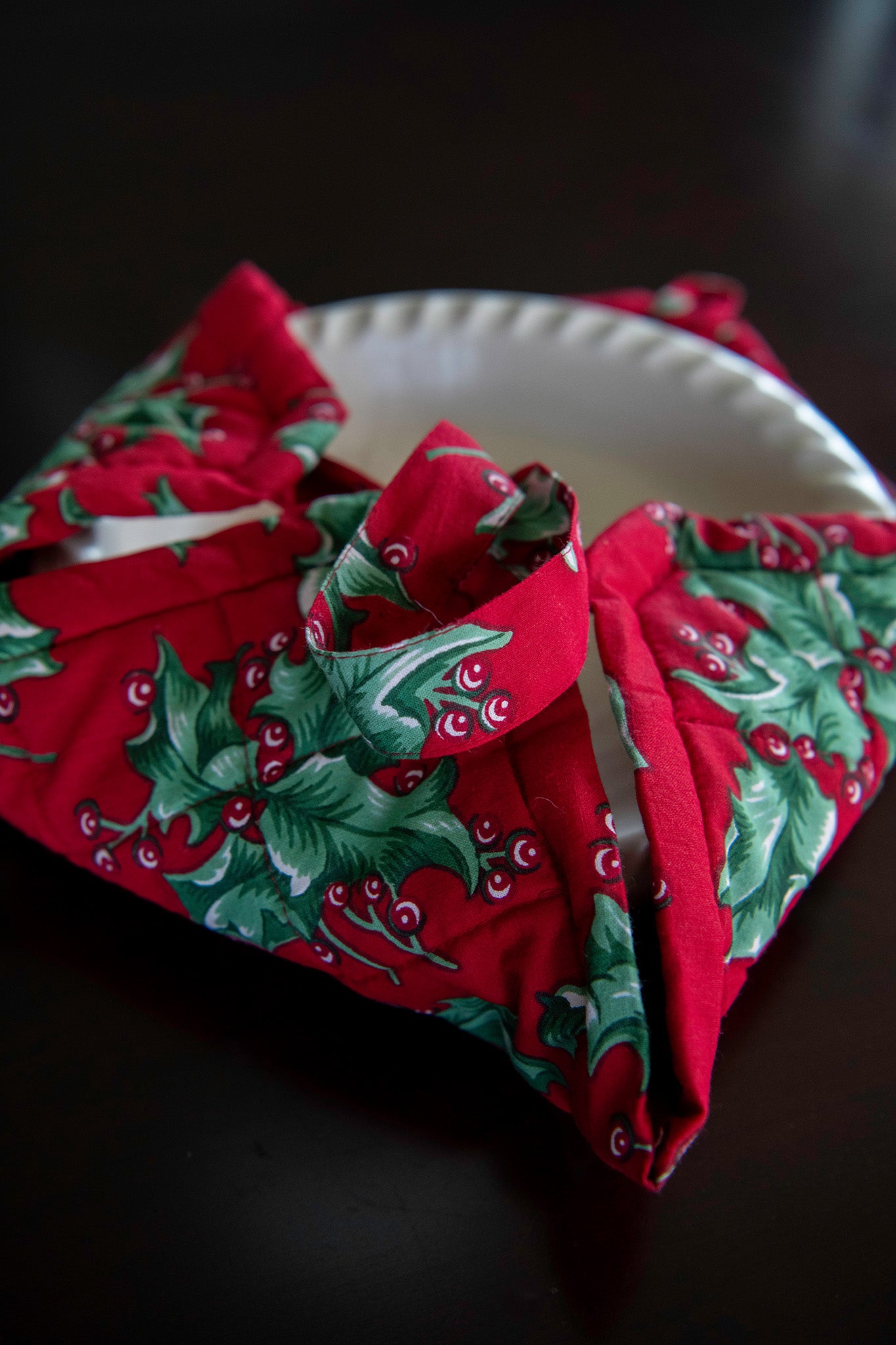 Easy As Pie Happy Holly-Days Pie Carrier in Red