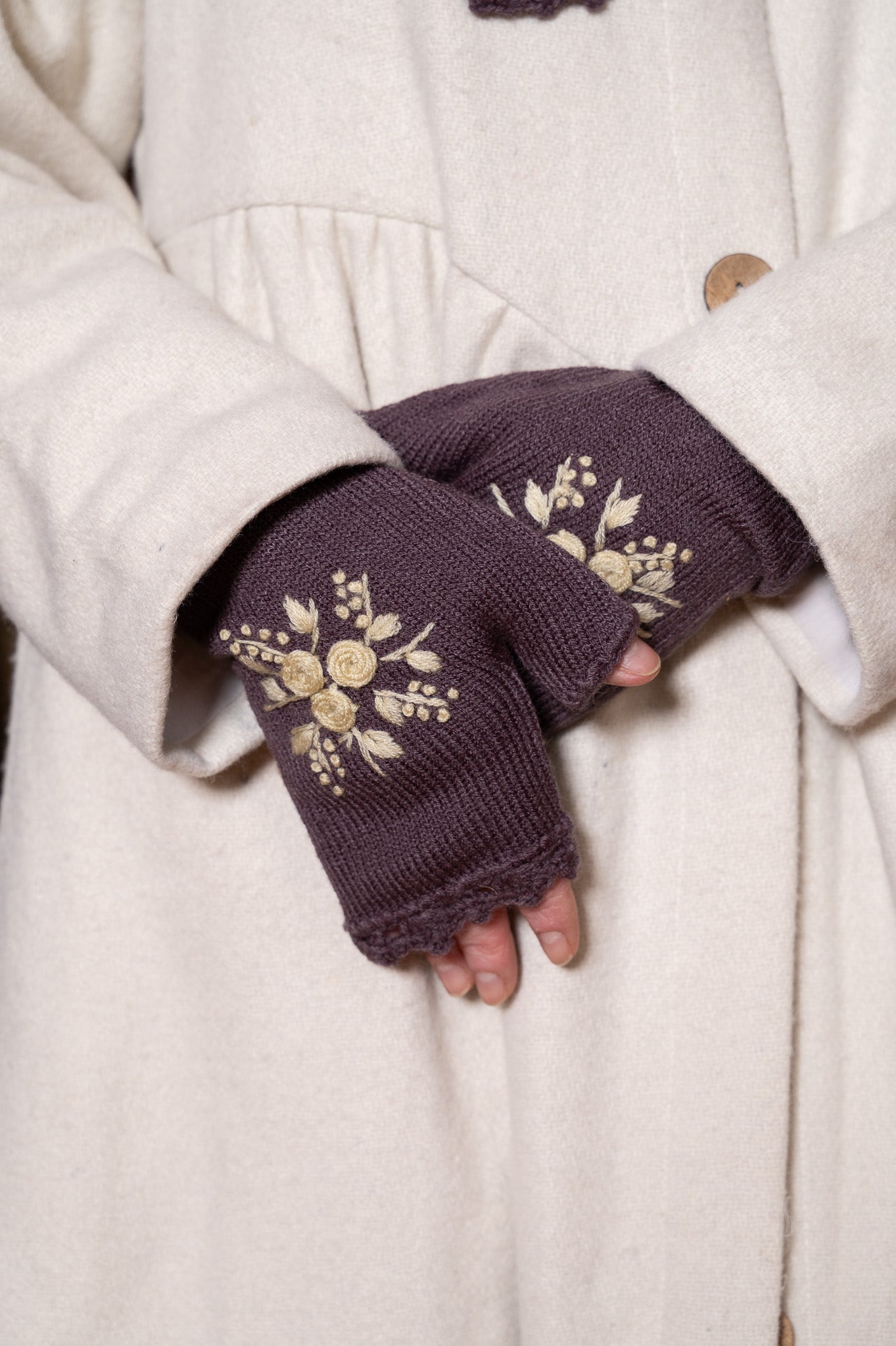 Belle Fingerless Gloves in Amethyst