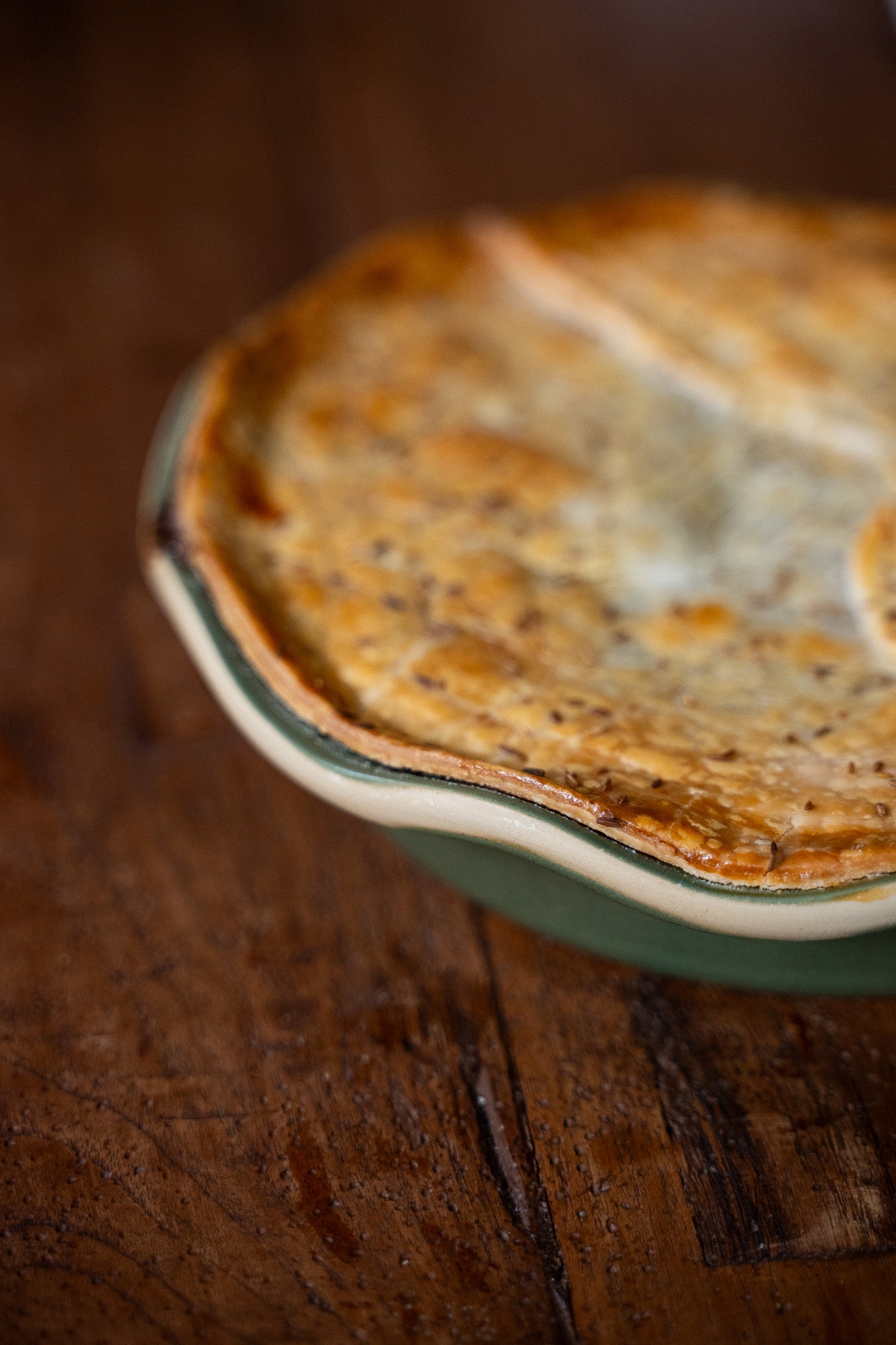 The Brookline Frilly Pie Plate in Moss