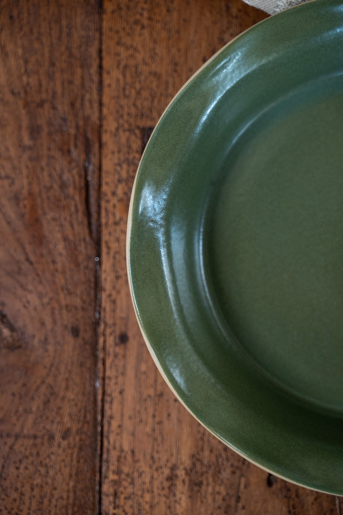 The Brookline Frilly Pie Plate in Moss