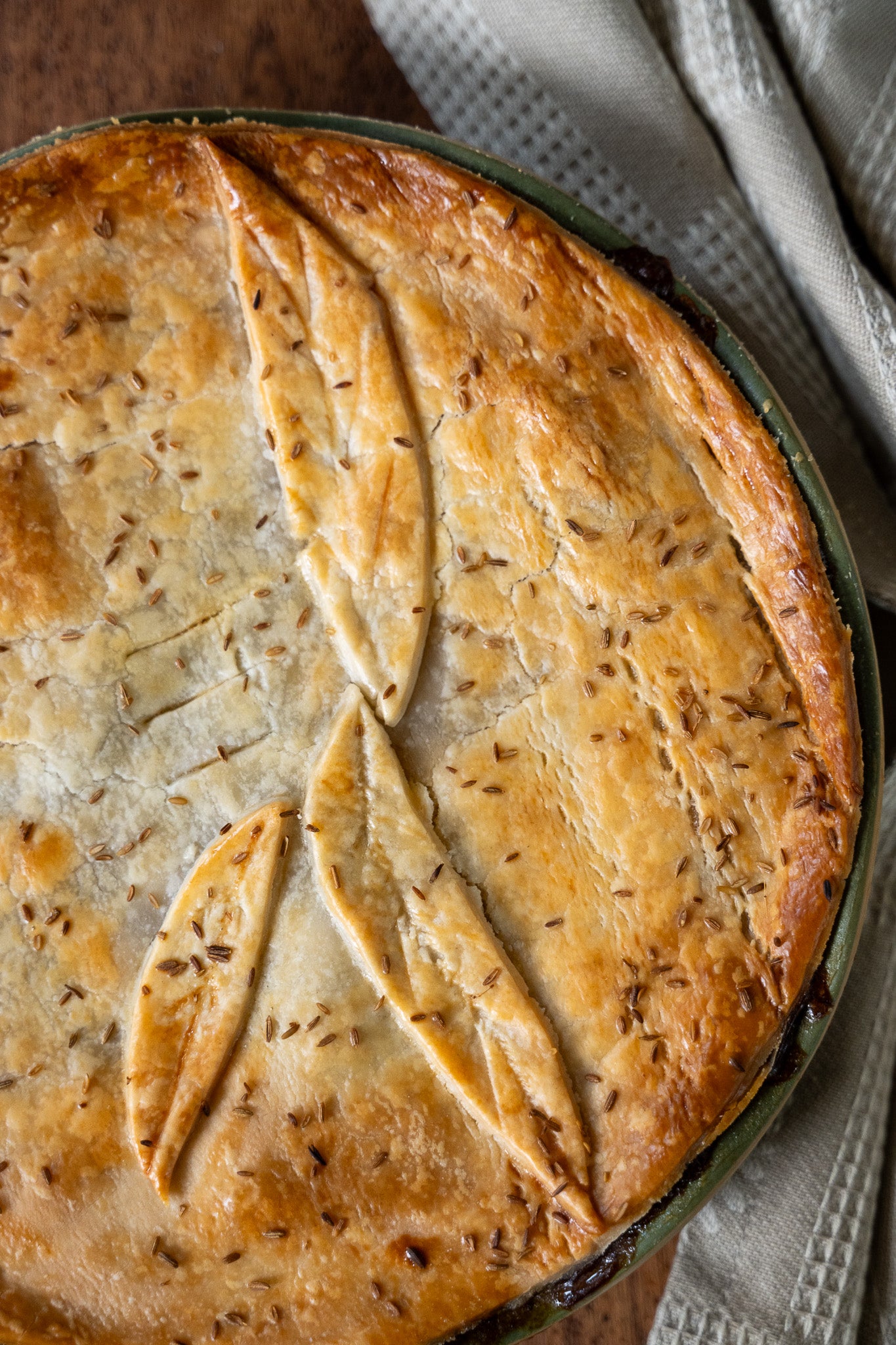 The Brookline Frilly Pie Plate in Moss