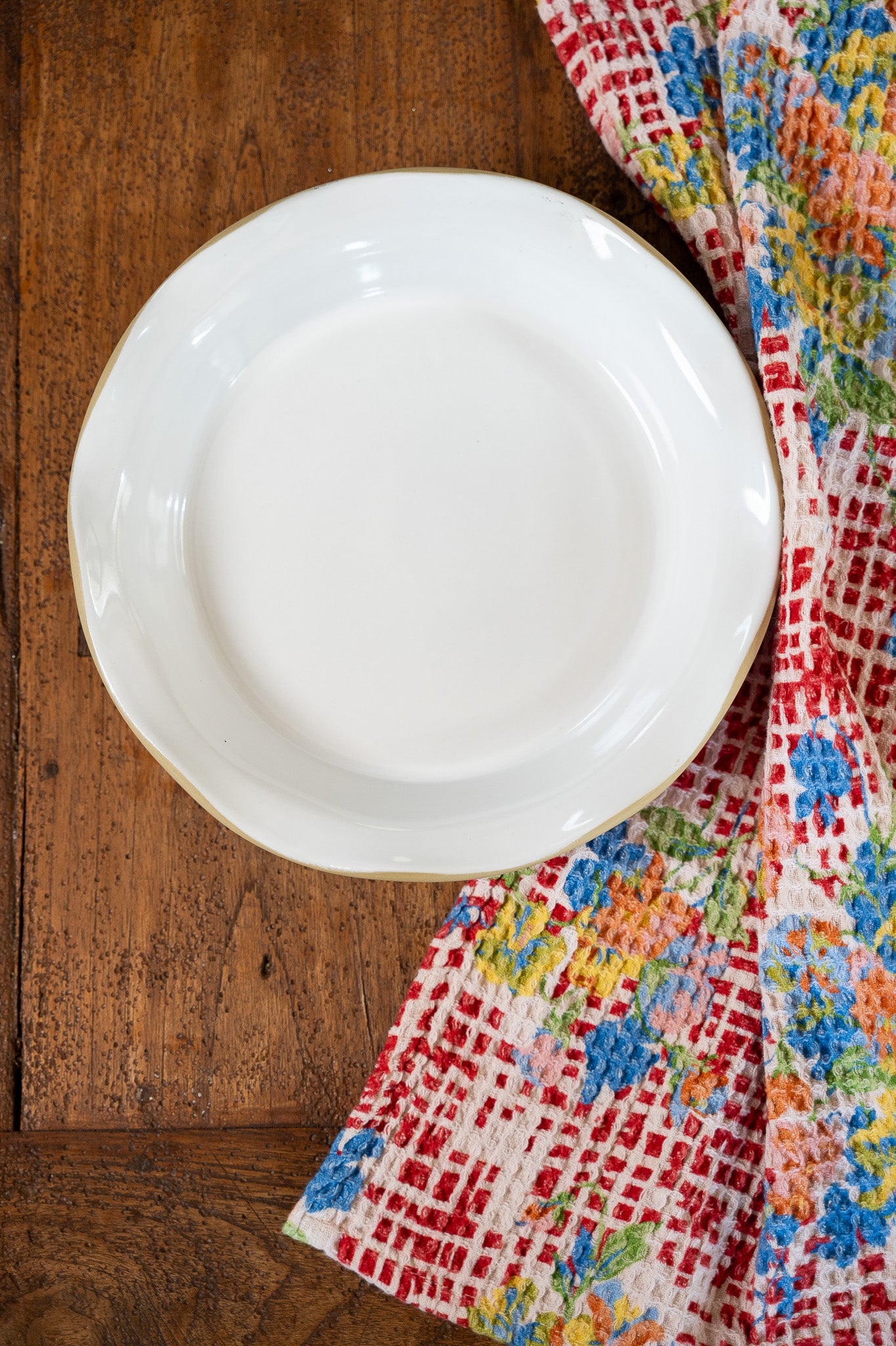 The Brookline Frilly Pie Plate in Ivory