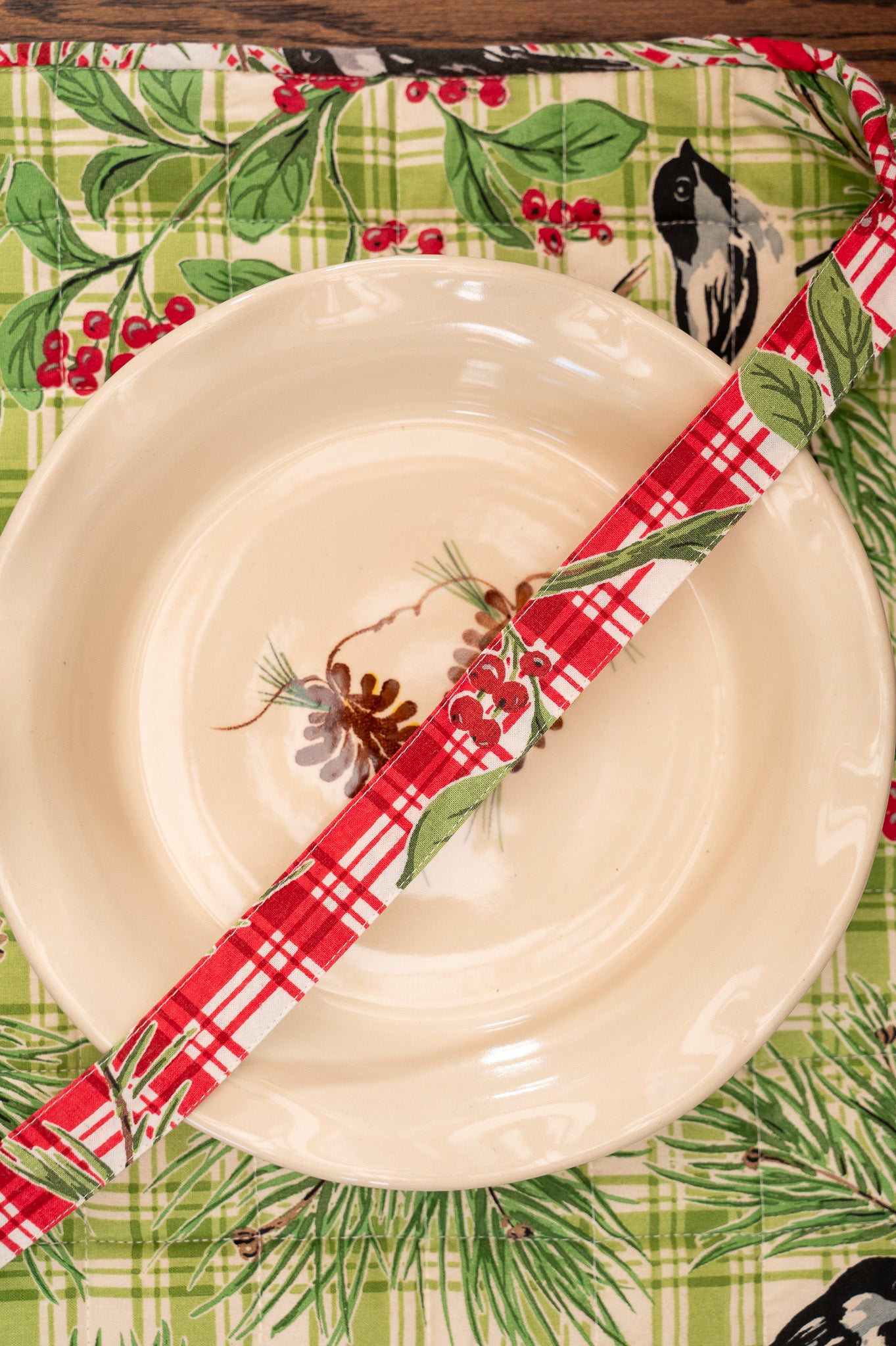 Chickadee Pie Carrier