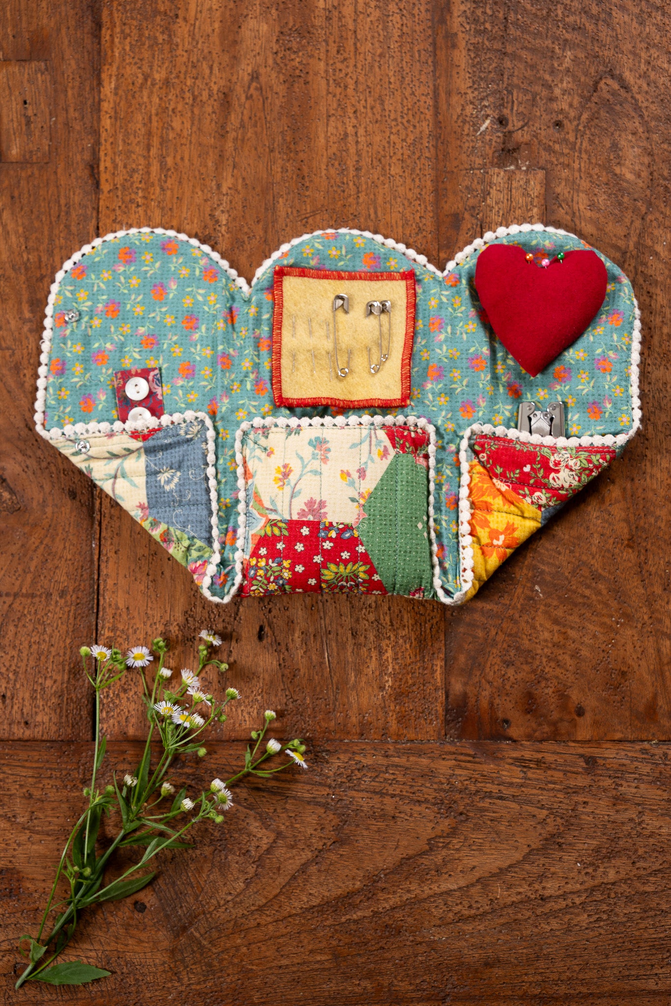 County Fair Trifold Sewing Kit