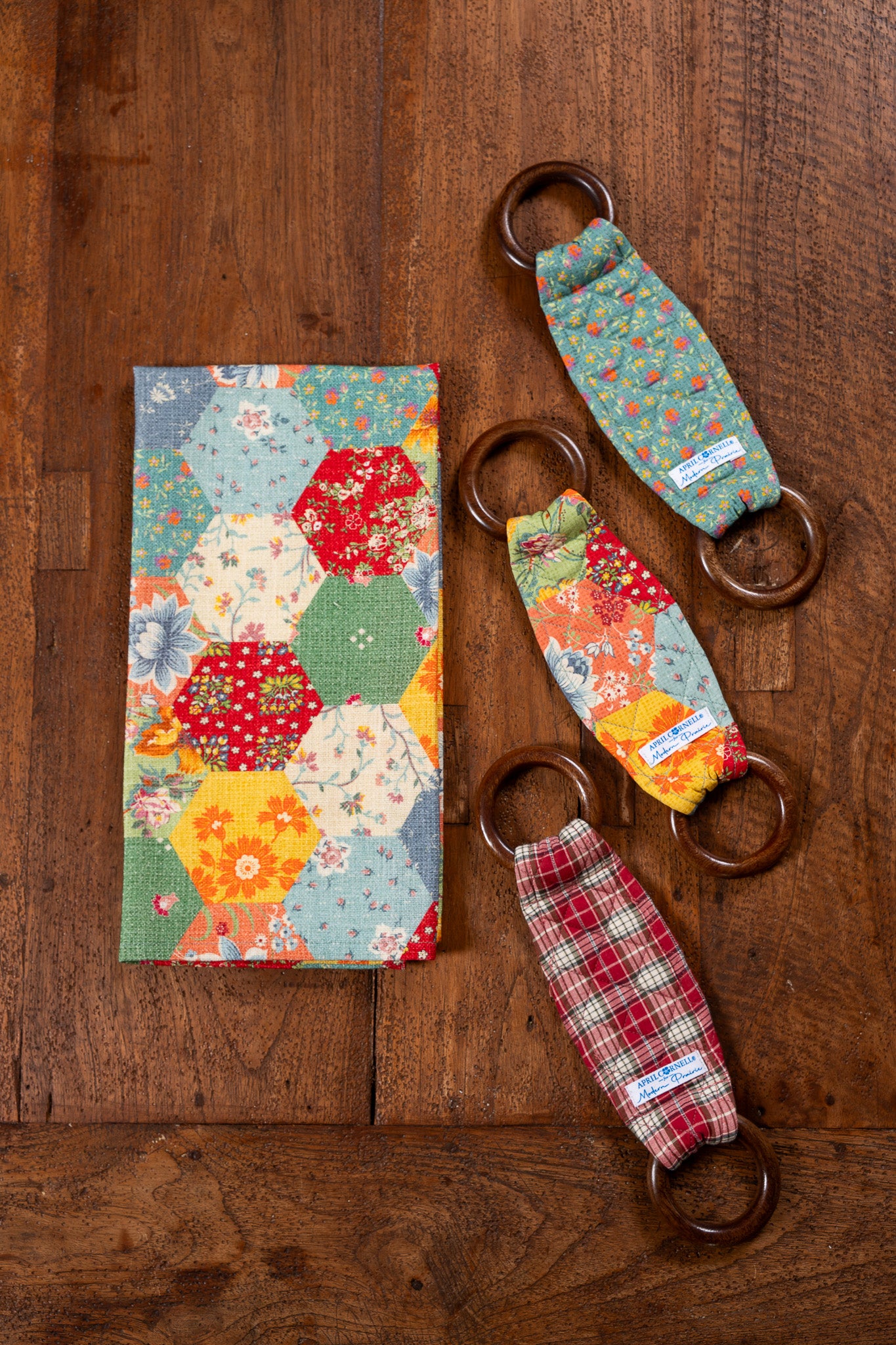 County Fair Tea Towel + Set of 3 Wooden Loop Hangers