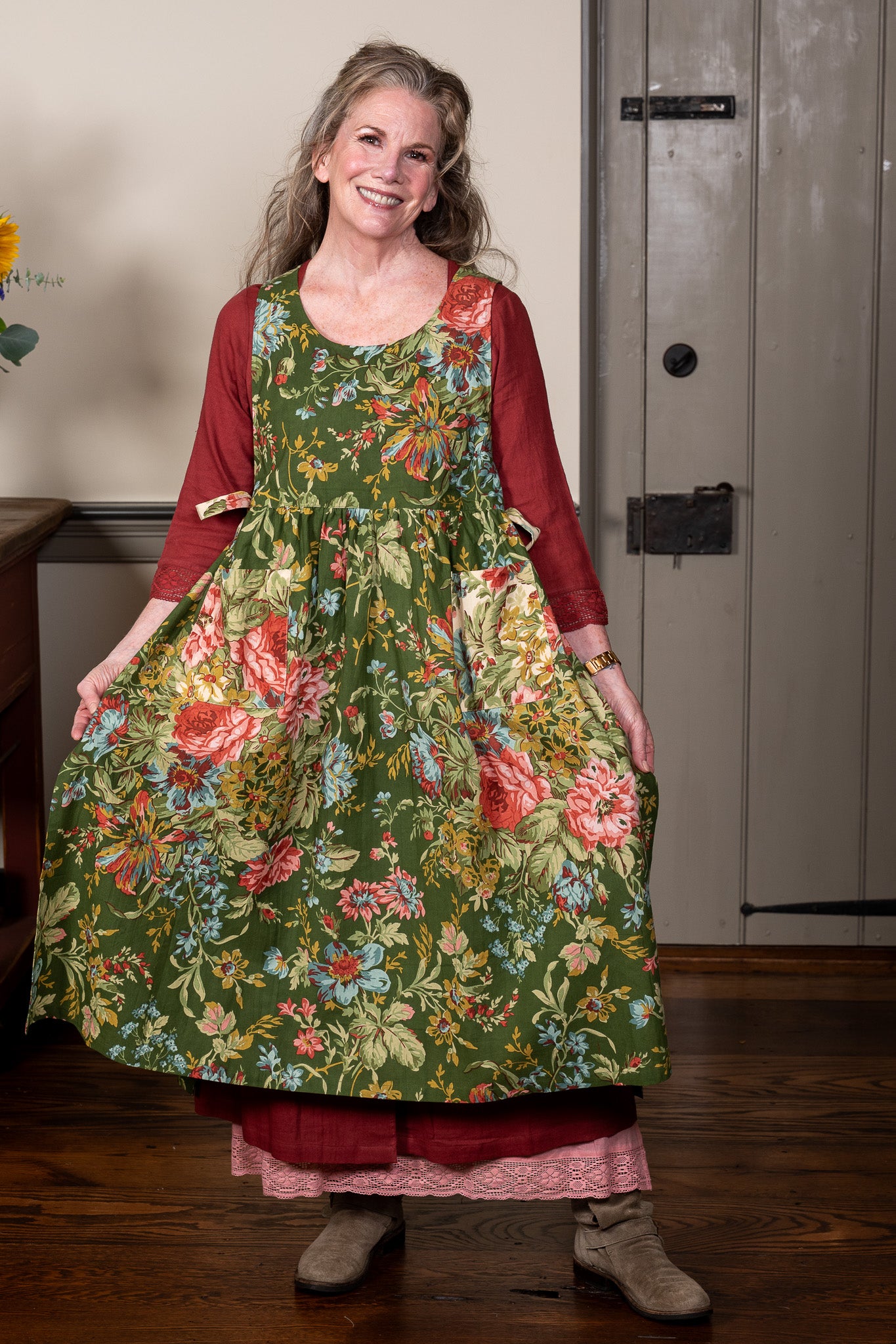 Eternal Rose Pinafore Apron - Modern Prairie Inc.