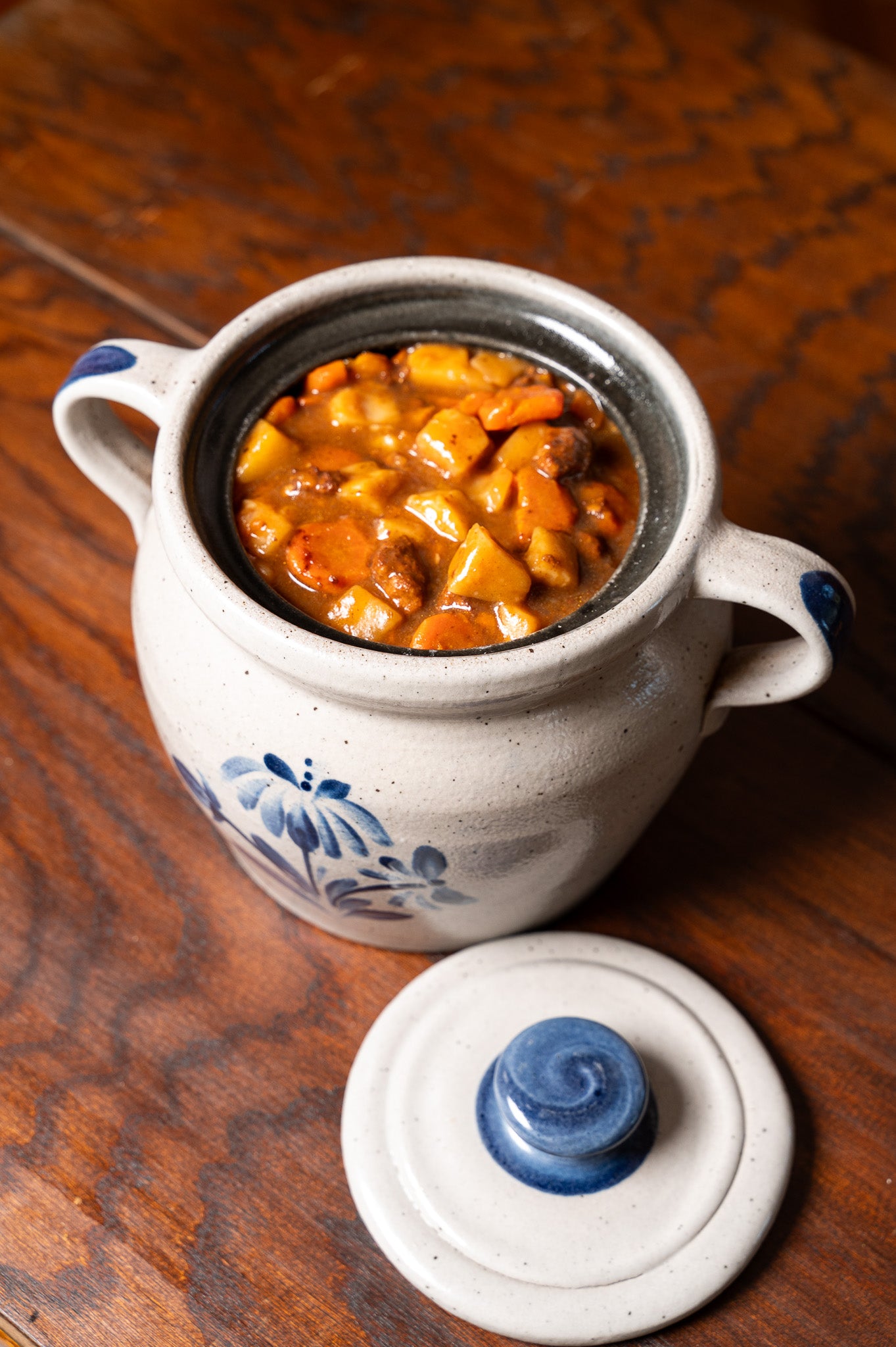 Covered Bean Pot with Lid in Classic Gray Finish