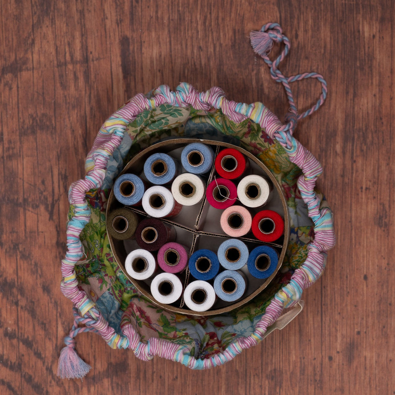 Garden Collage Patchwork Drawstring Sewing Bag + 20 Spools of Thread