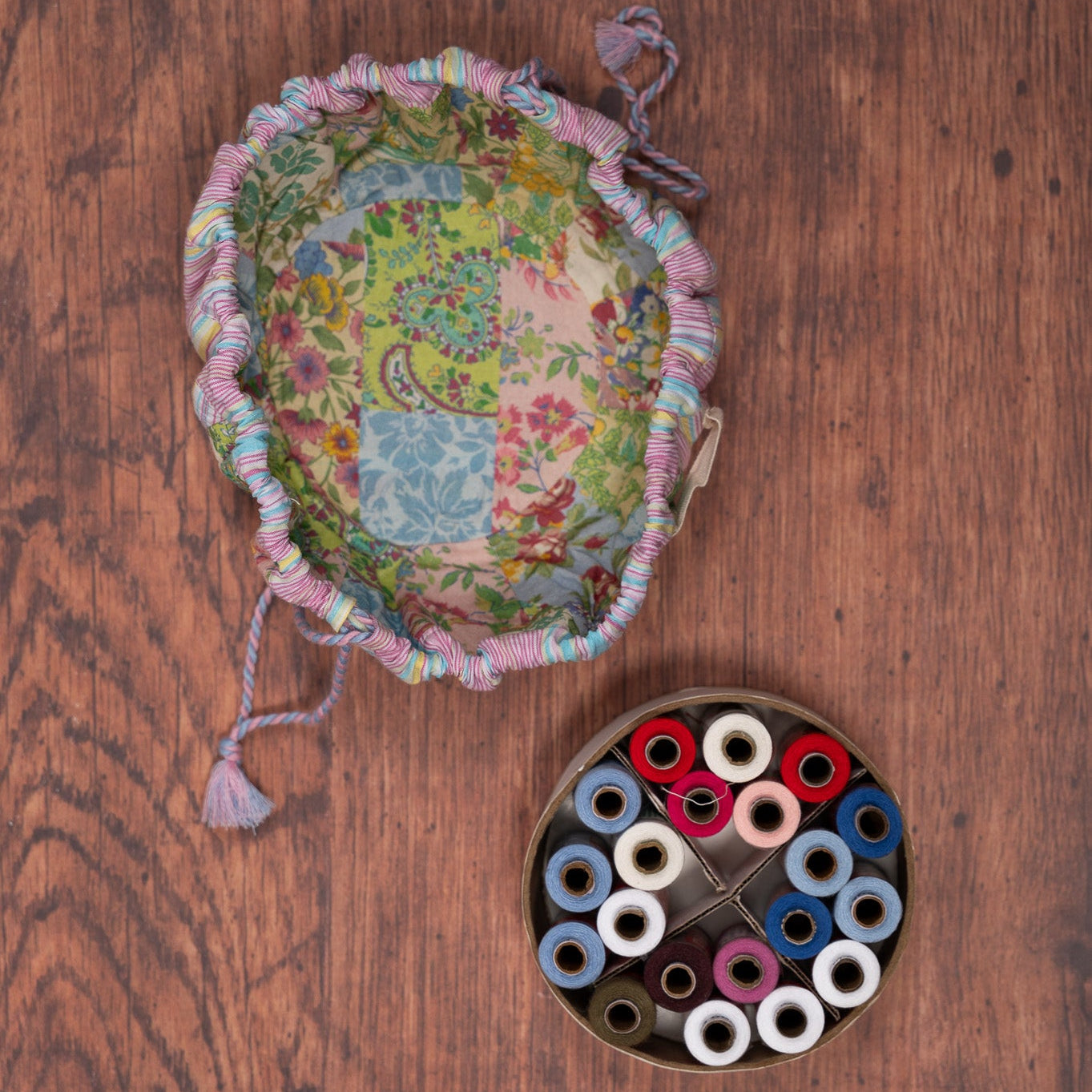 Garden Collage Patchwork Drawstring Sewing Bag + 20 Spools of Thread