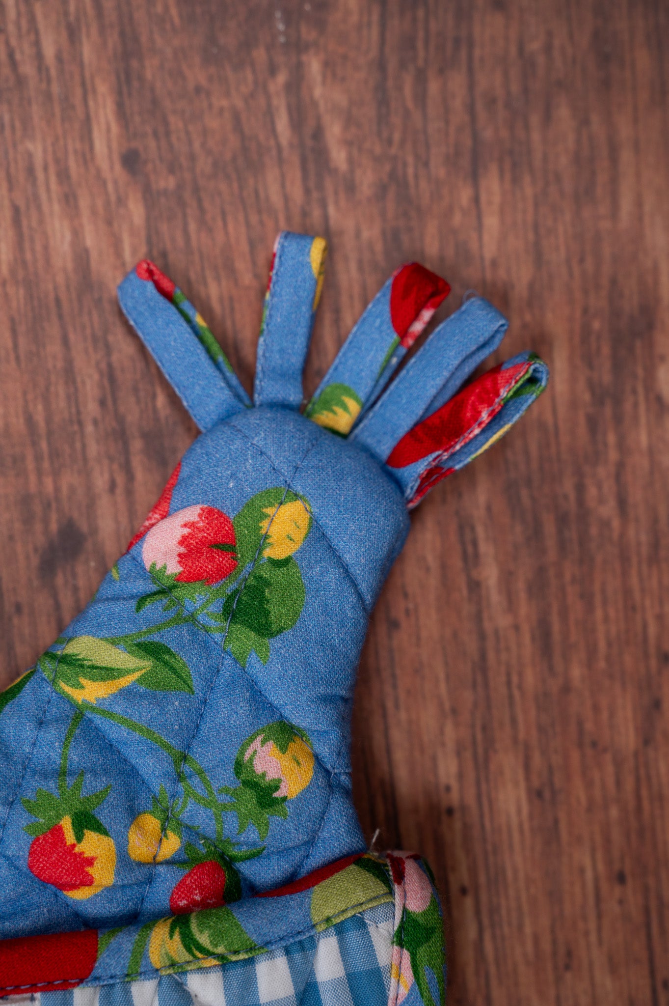 Strawberry Magic Happy Hen Mini Mitt