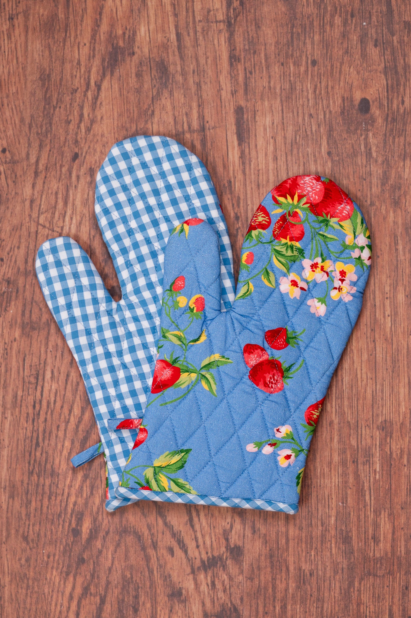 Strawberry Magic Oven Mitt, Set of 2