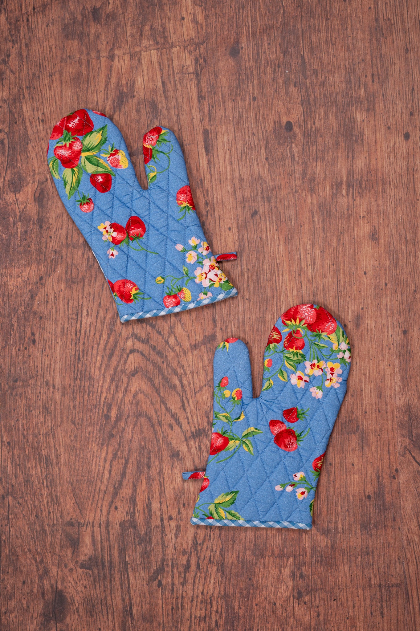 Strawberry Magic Oven Mitt, Set of 2