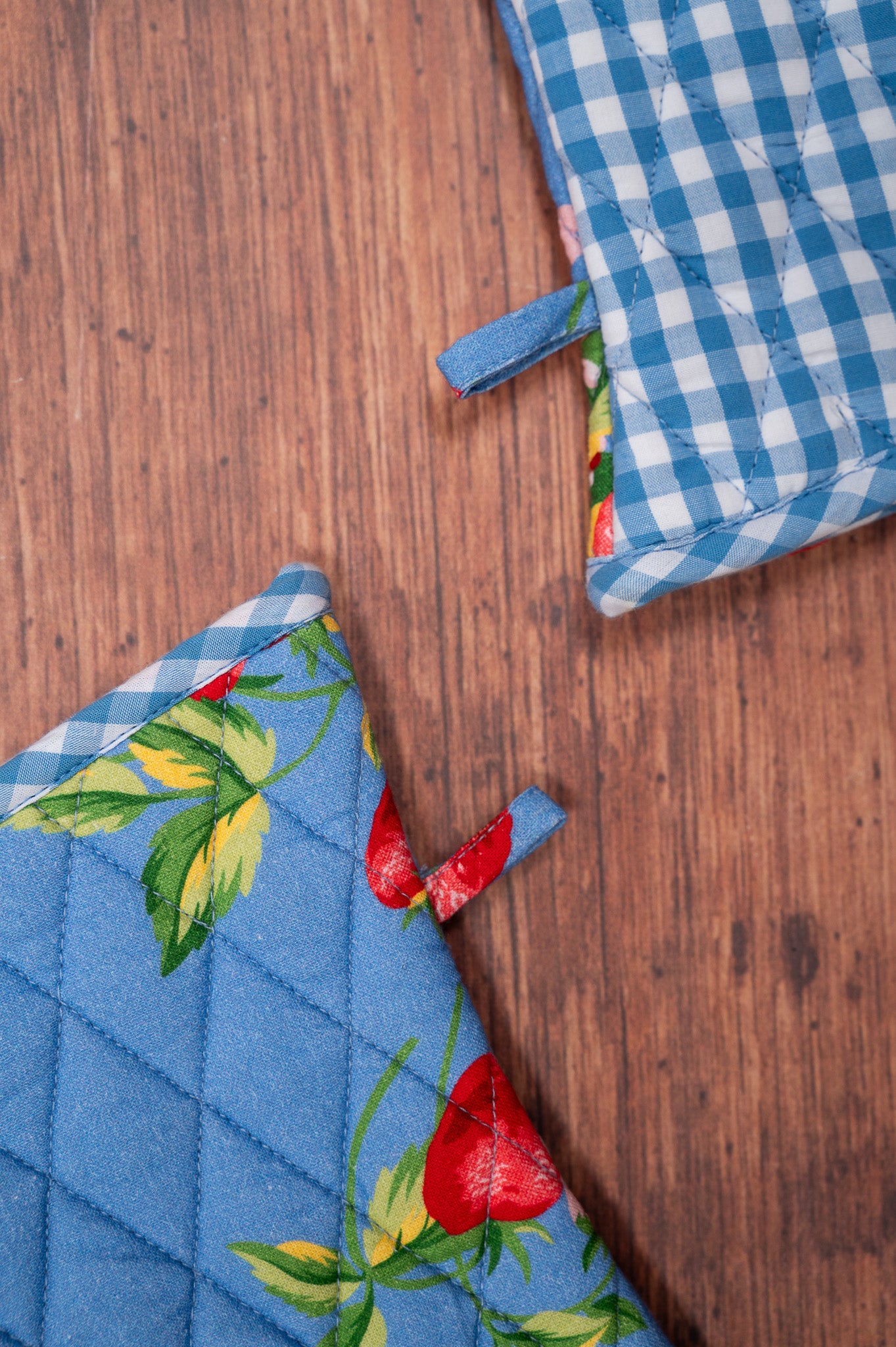 Strawberry Magic Oven Mitt, Set of 2