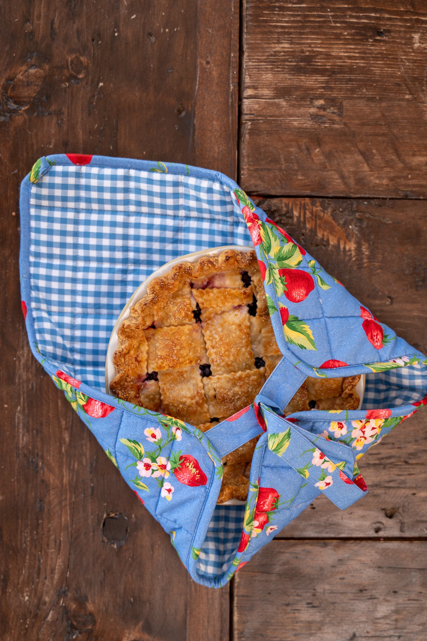 Strawberry Magic Pie Carrier - Modern Prairie Inc.