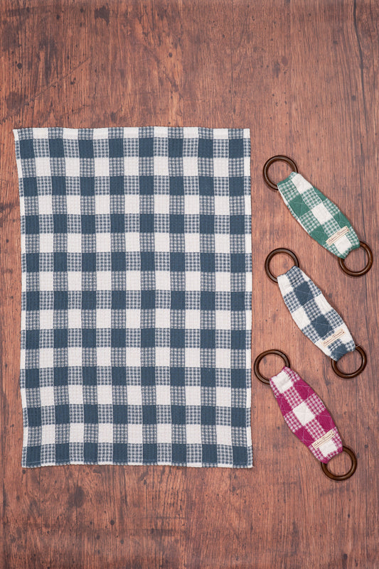 Prairie Essentials Tea Towel + Set of 3 Wooden Loop Hangers