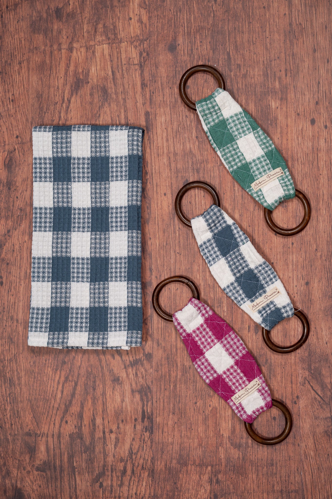 Prairie Essentials Tea Towel + Set of 3 Wooden Loop Hangers
