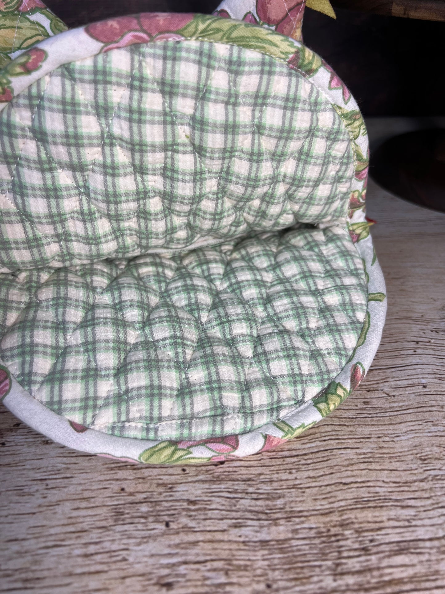 Happy Hen Potholder in Cream Floral