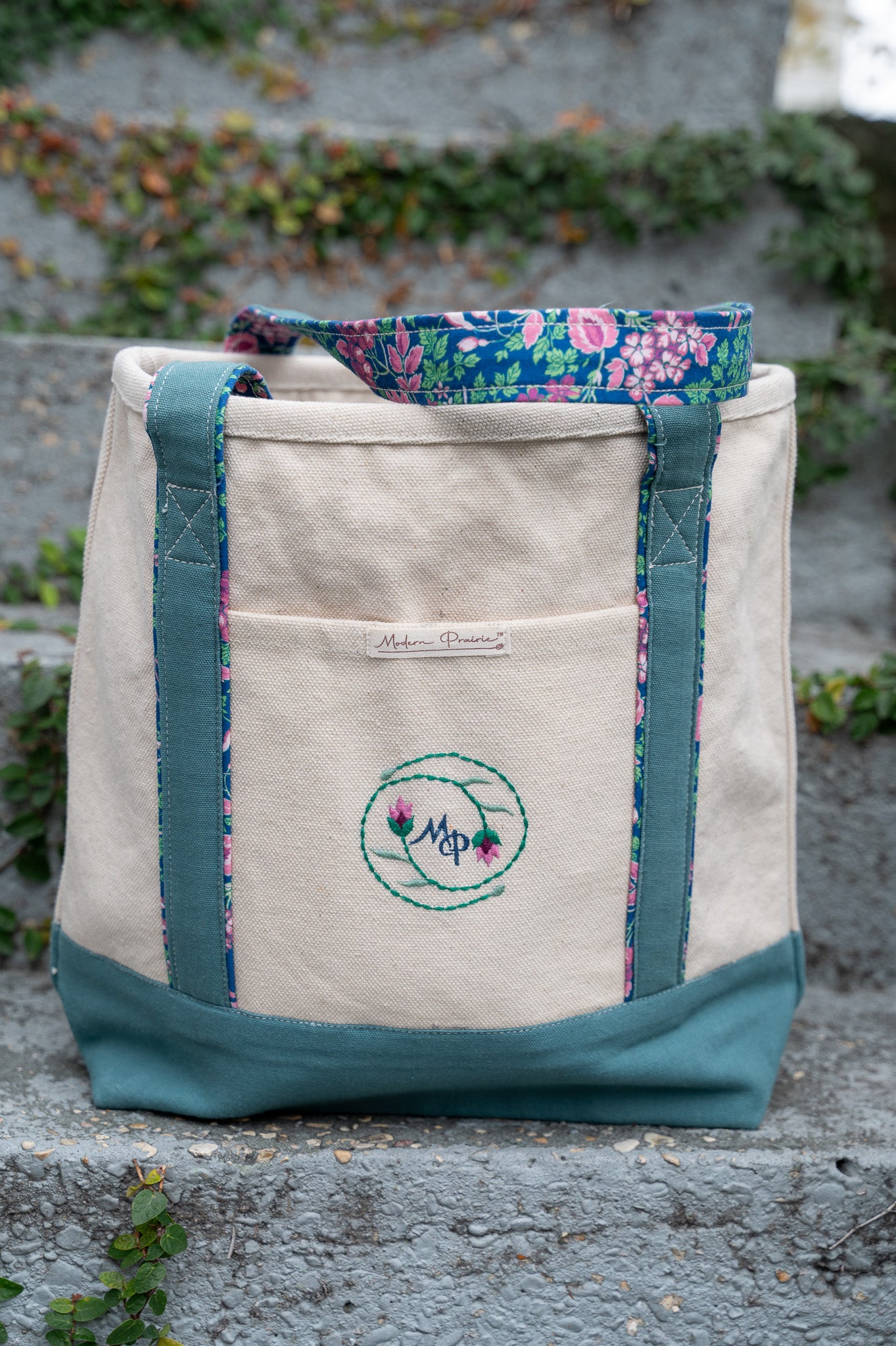 Prairie Essentials Tote Bag in Green