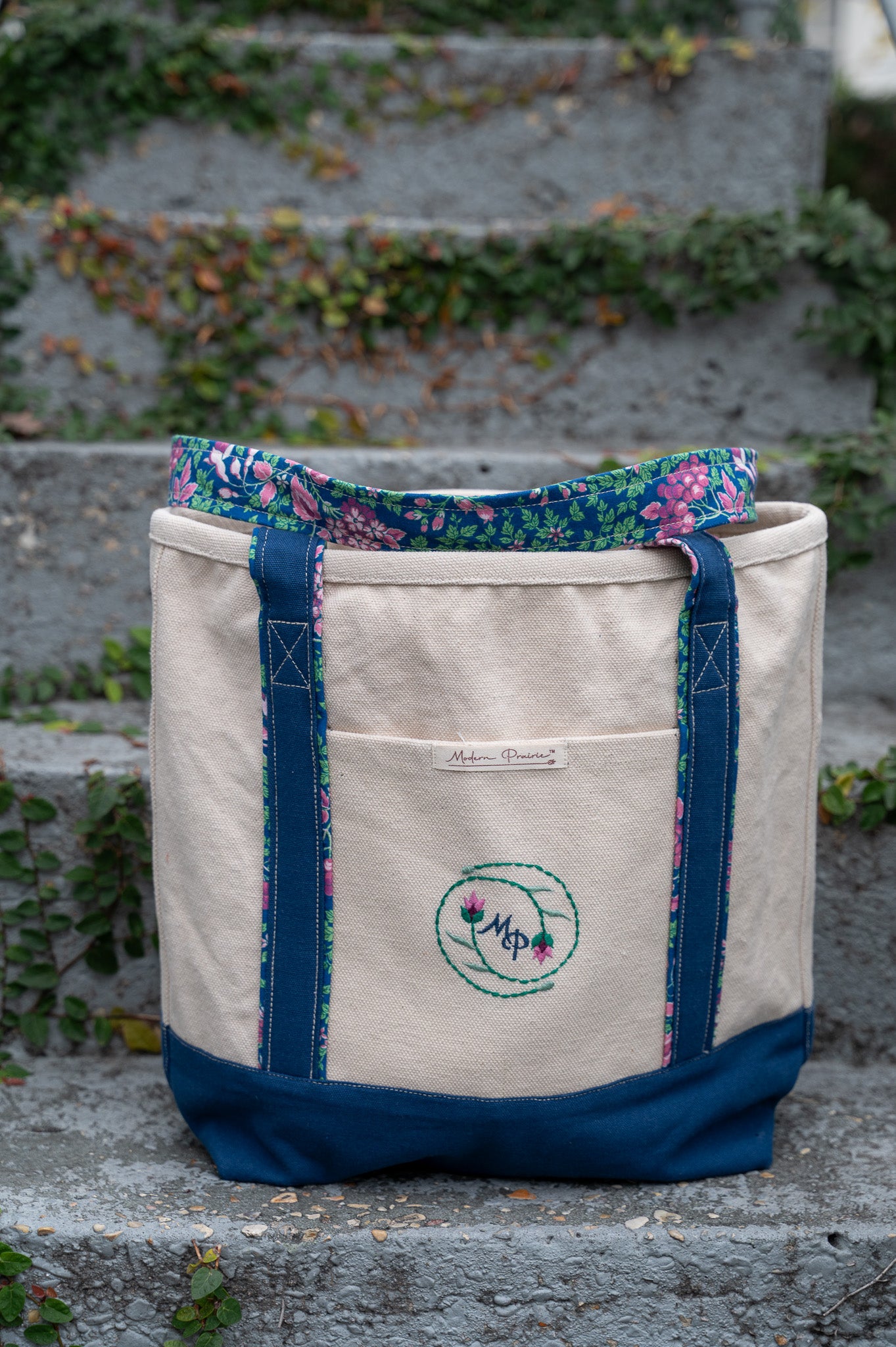 Prairie Essentials Tote Bag in Navy