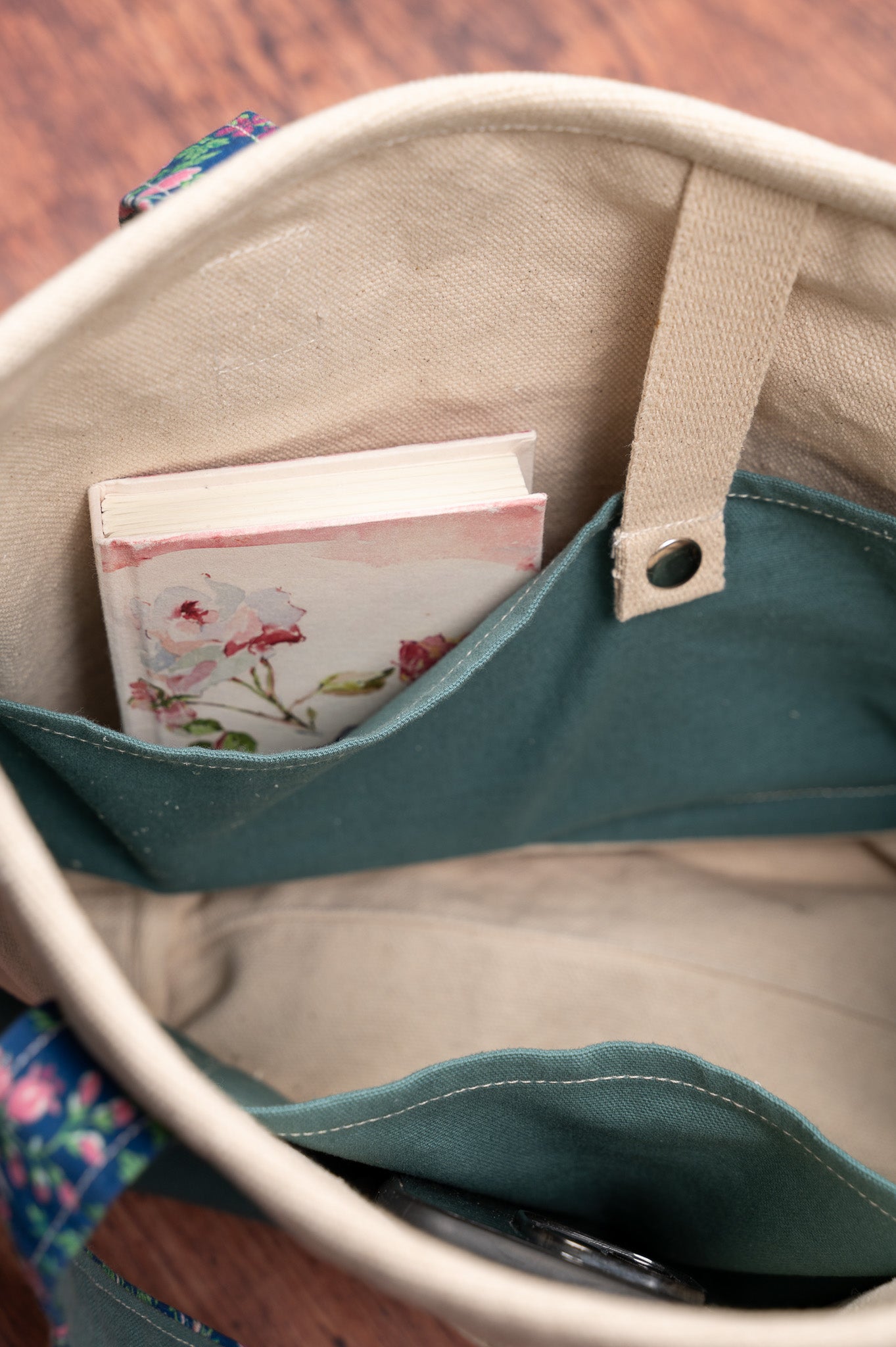 Prairie Essentials Tote Bag in Green