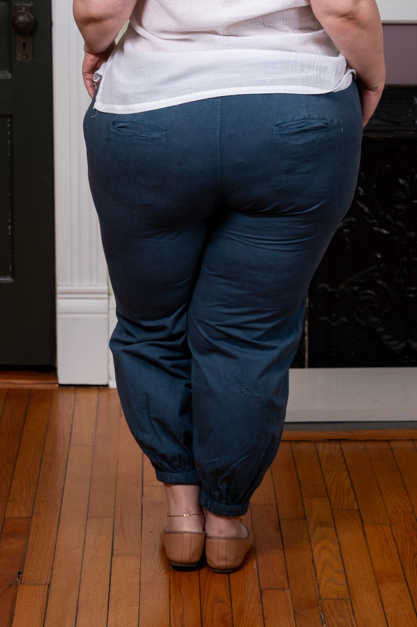 Oleson Embroidered Jogger in Navy