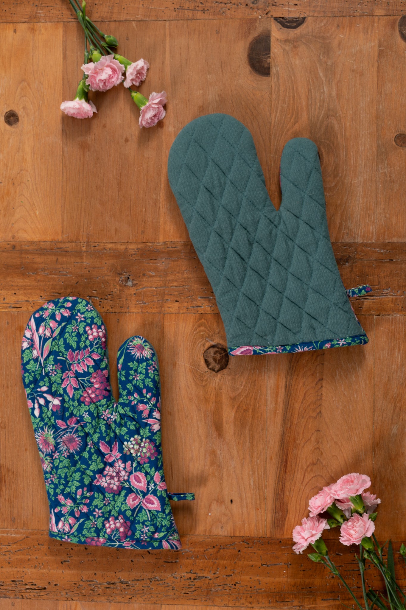 Prairie Essentials Oven Mitt in Green, Set of 2