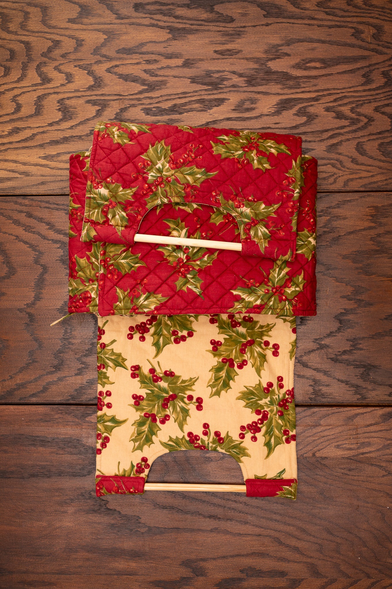 Holly Winterberry Casserole Carrier
