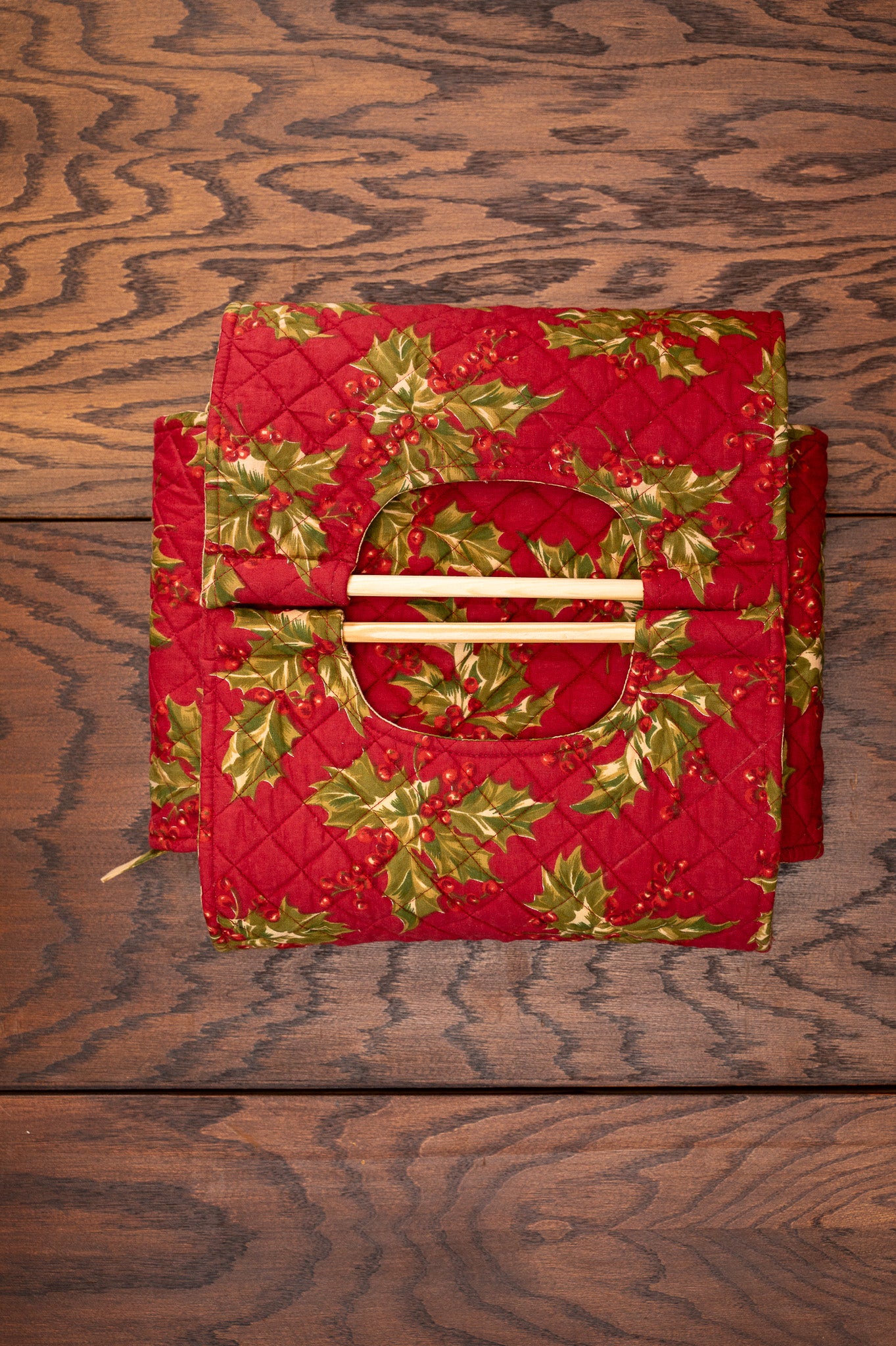 Holly Winterberry Casserole Carrier
