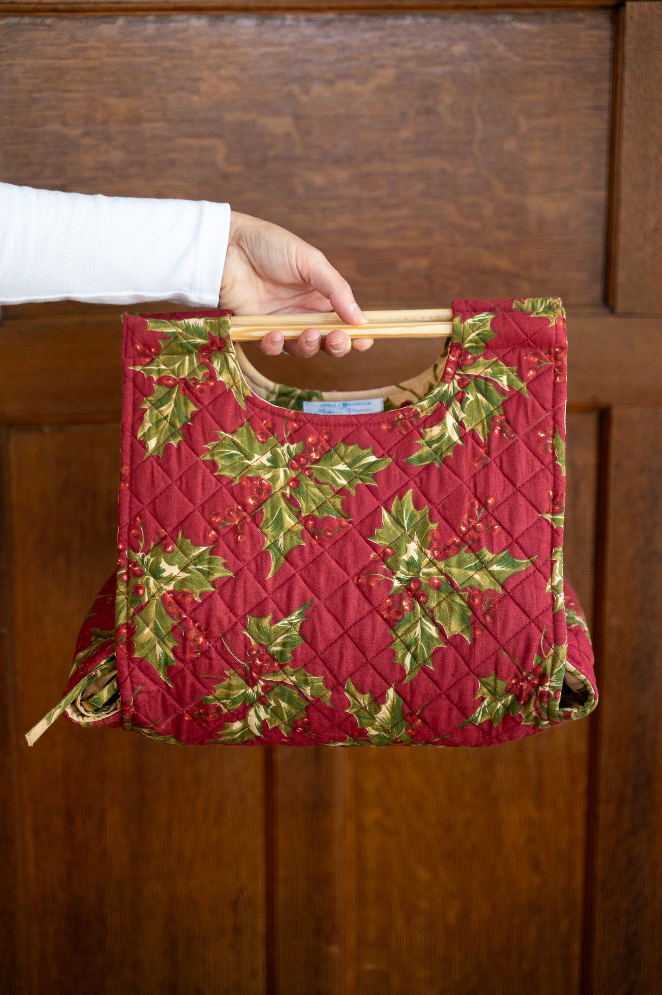 Holly Winterberry Casserole Carrier