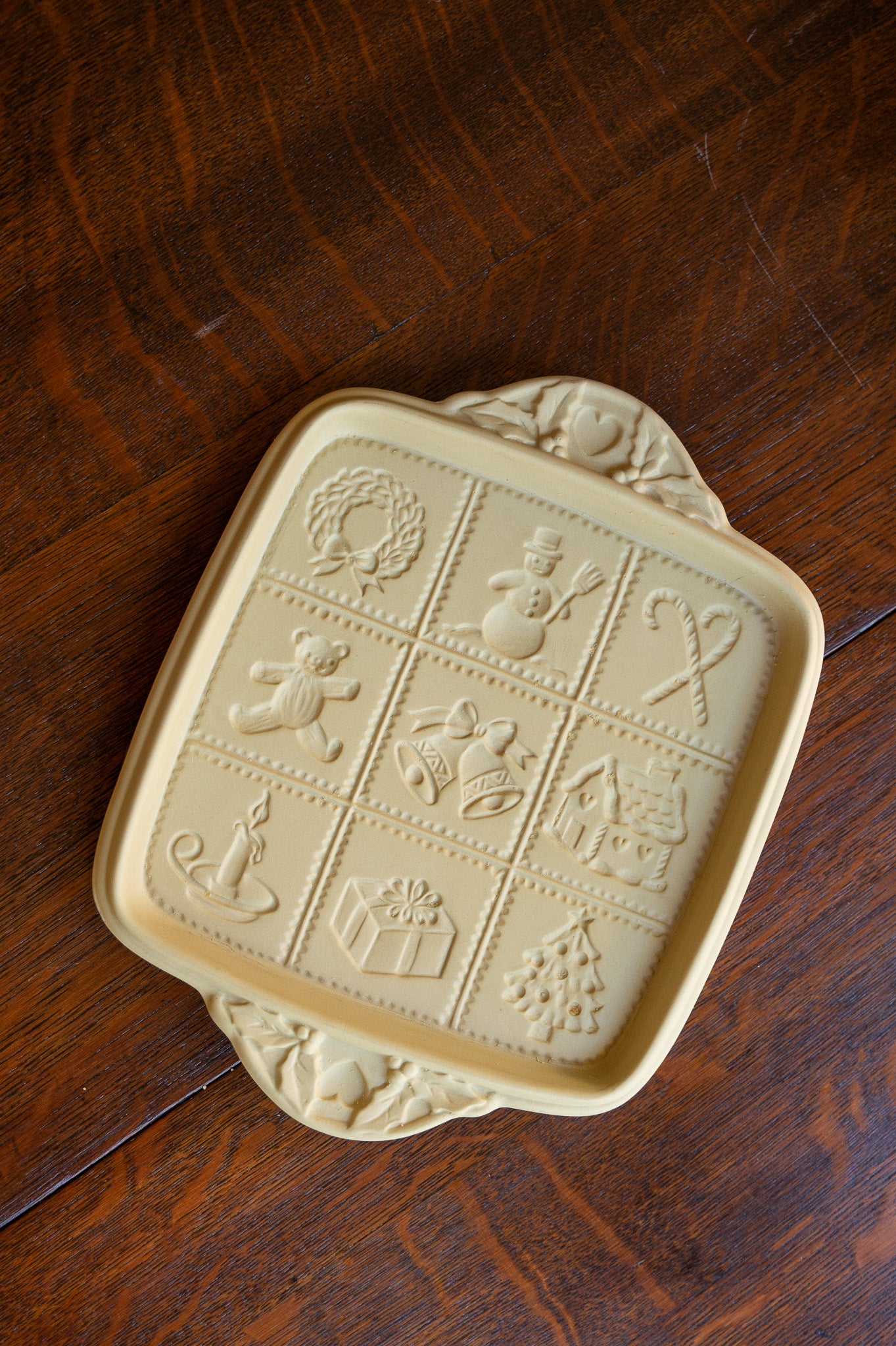 Emerson Pottery Shortbread Pan in Yuletide